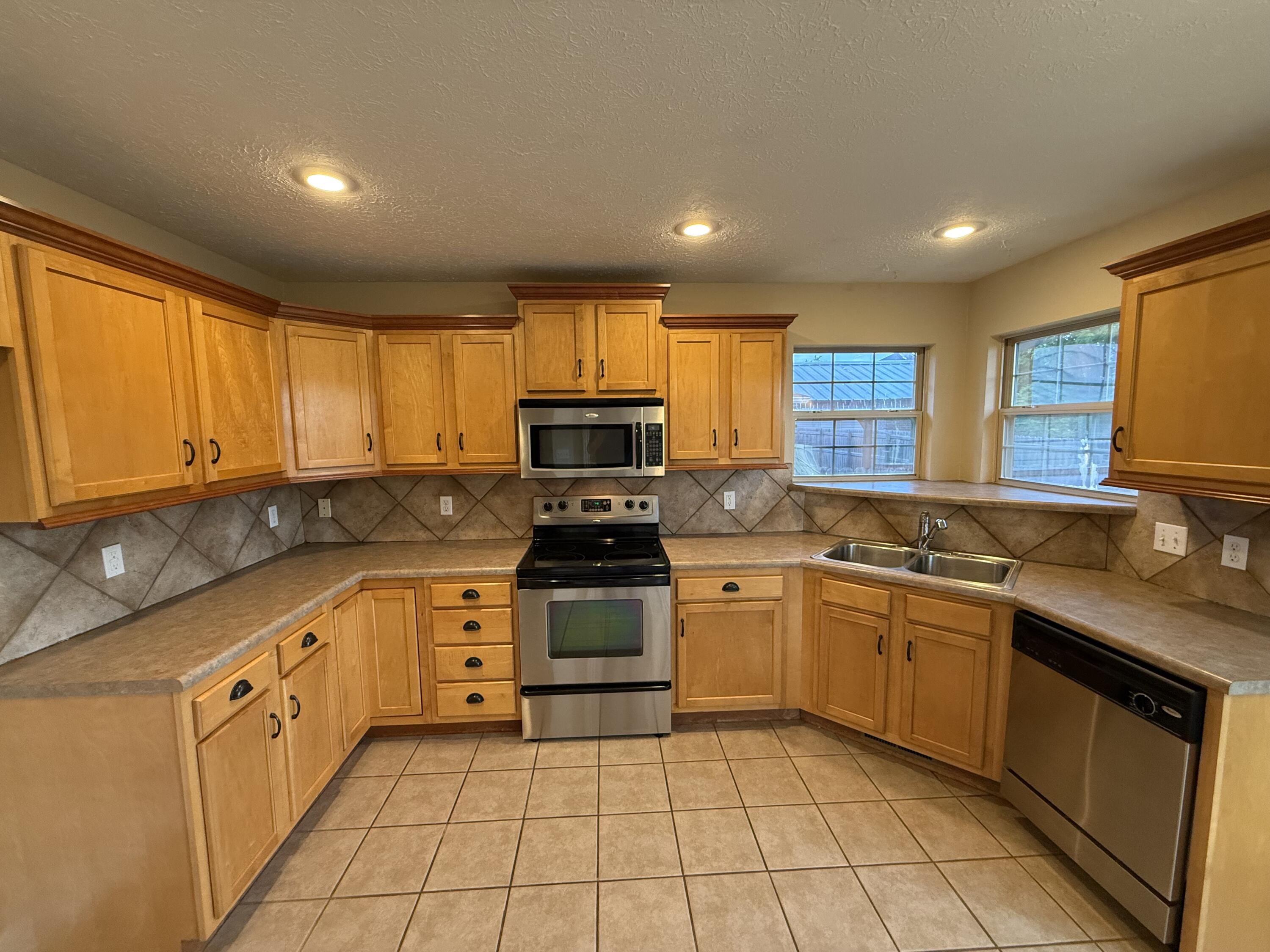 895 West Linwood Avenue Property Photo 7