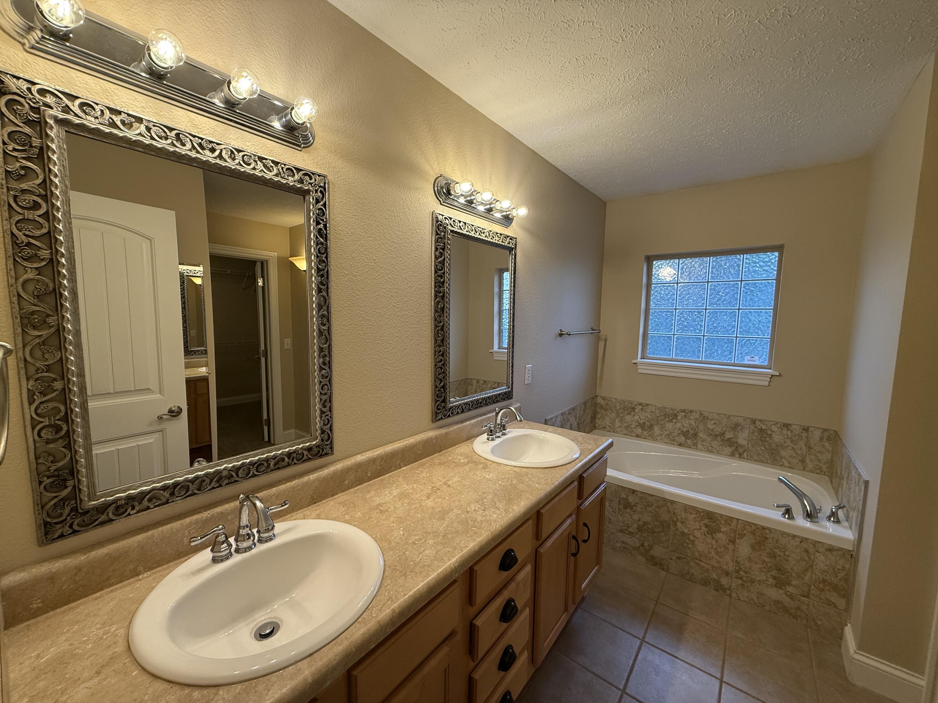 895 West Linwood Avenue Property Photo 13