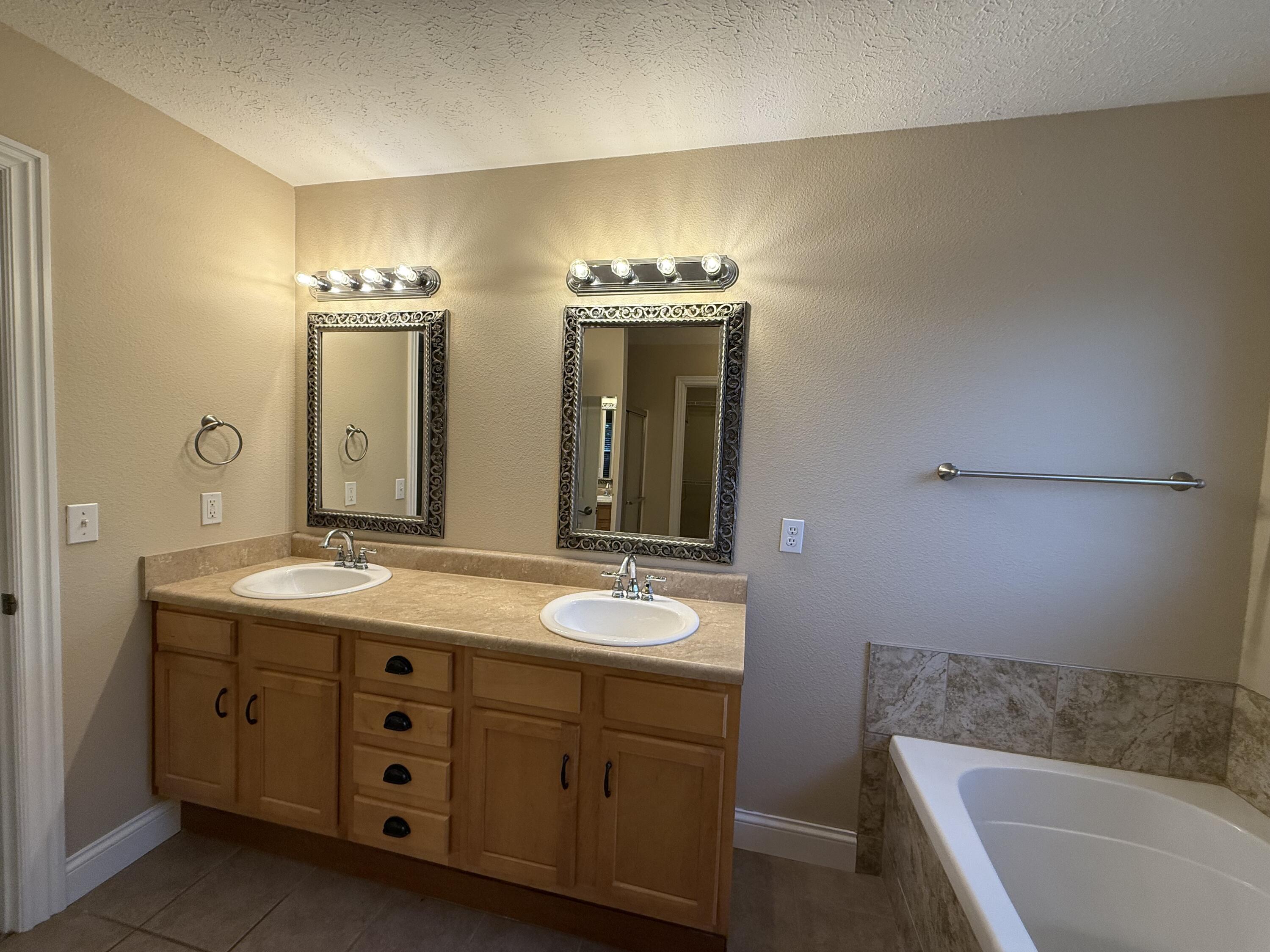 895 West Linwood Avenue Property Photo 14