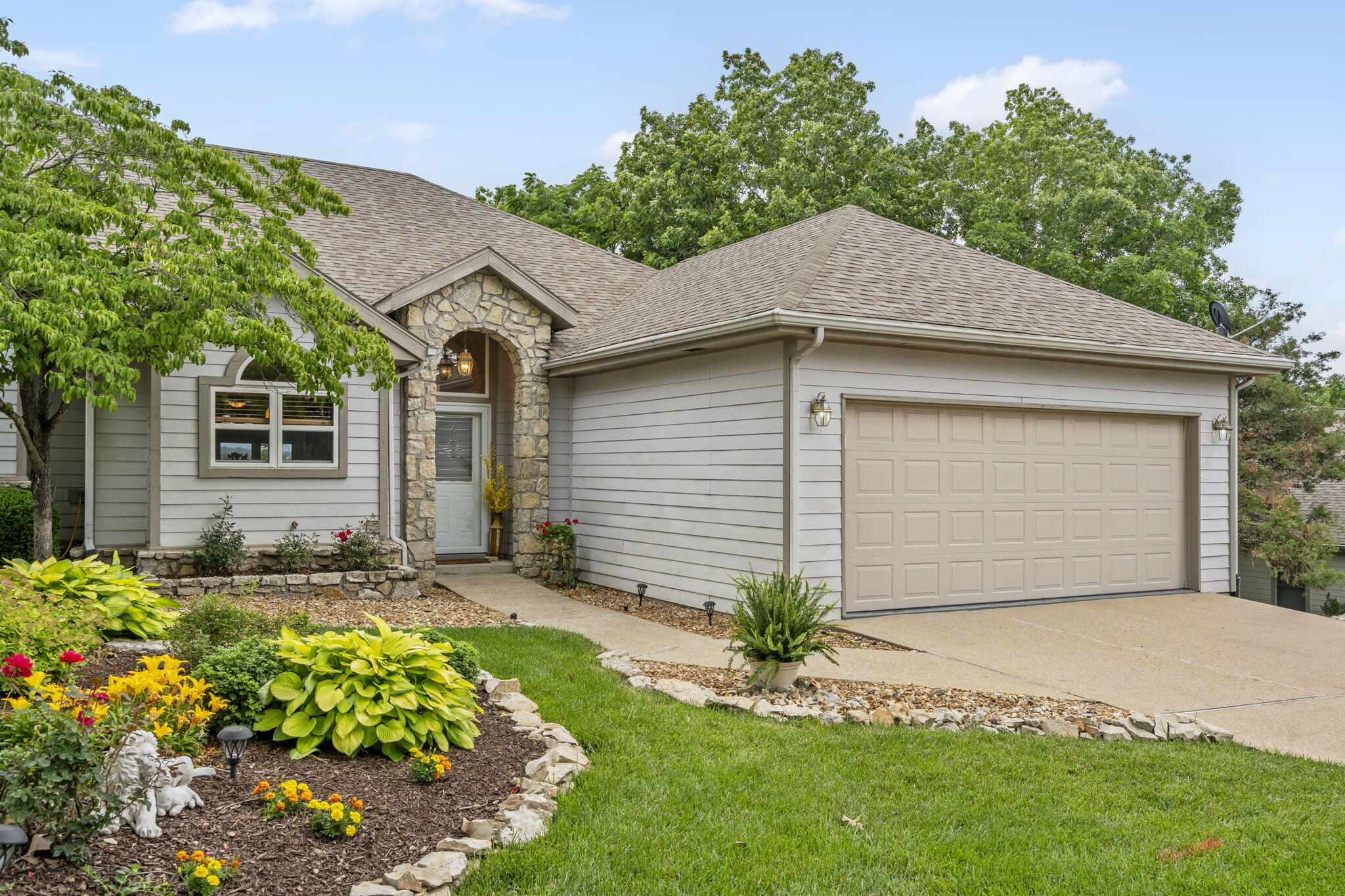 1749 Cedar Ridge Way Property Photo 2