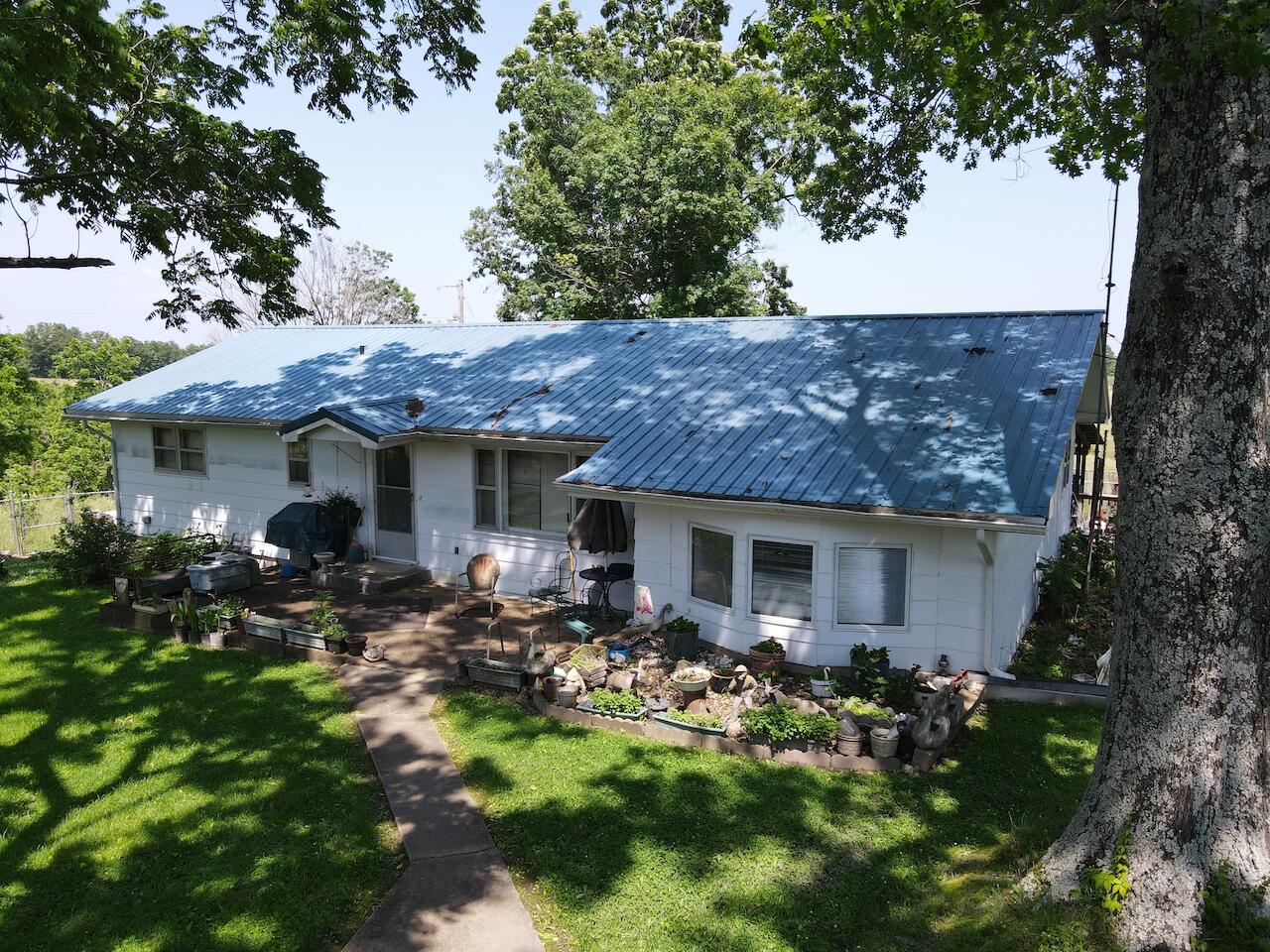 1208 South Highway 137 Property Photo 5