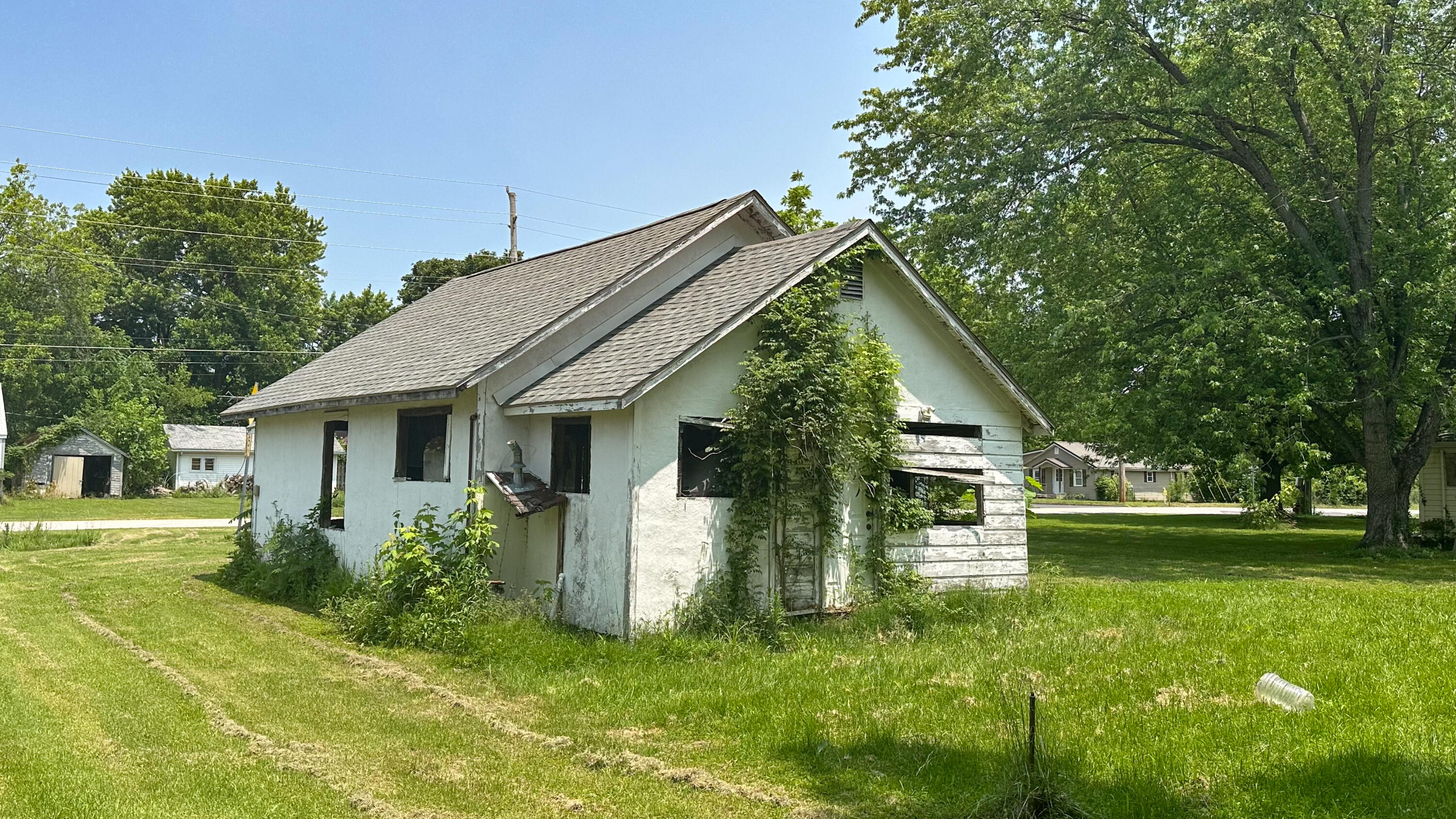 401 West Clouse Street Property Photo 4