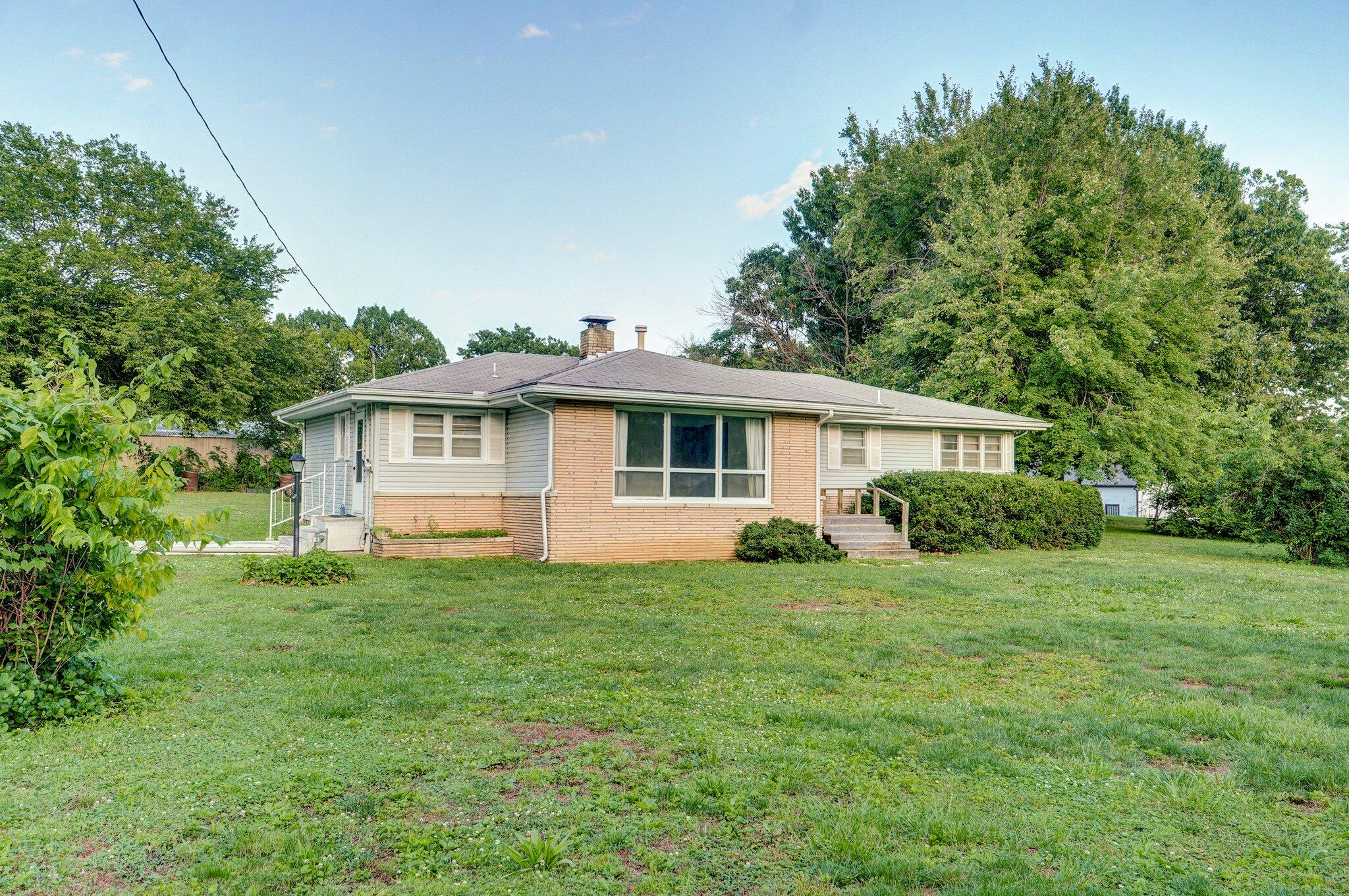 510 East College Street Property Photo 1