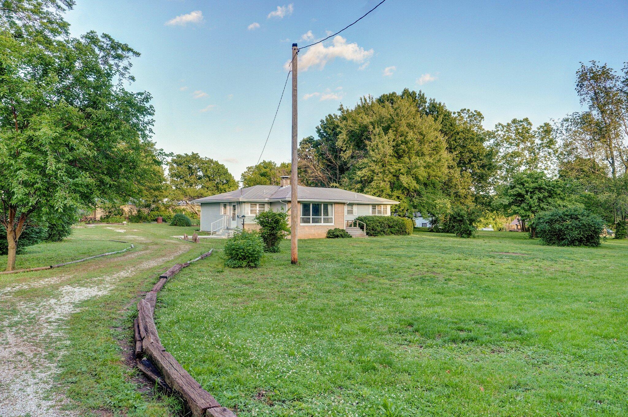 510 East College Street Property Photo 4