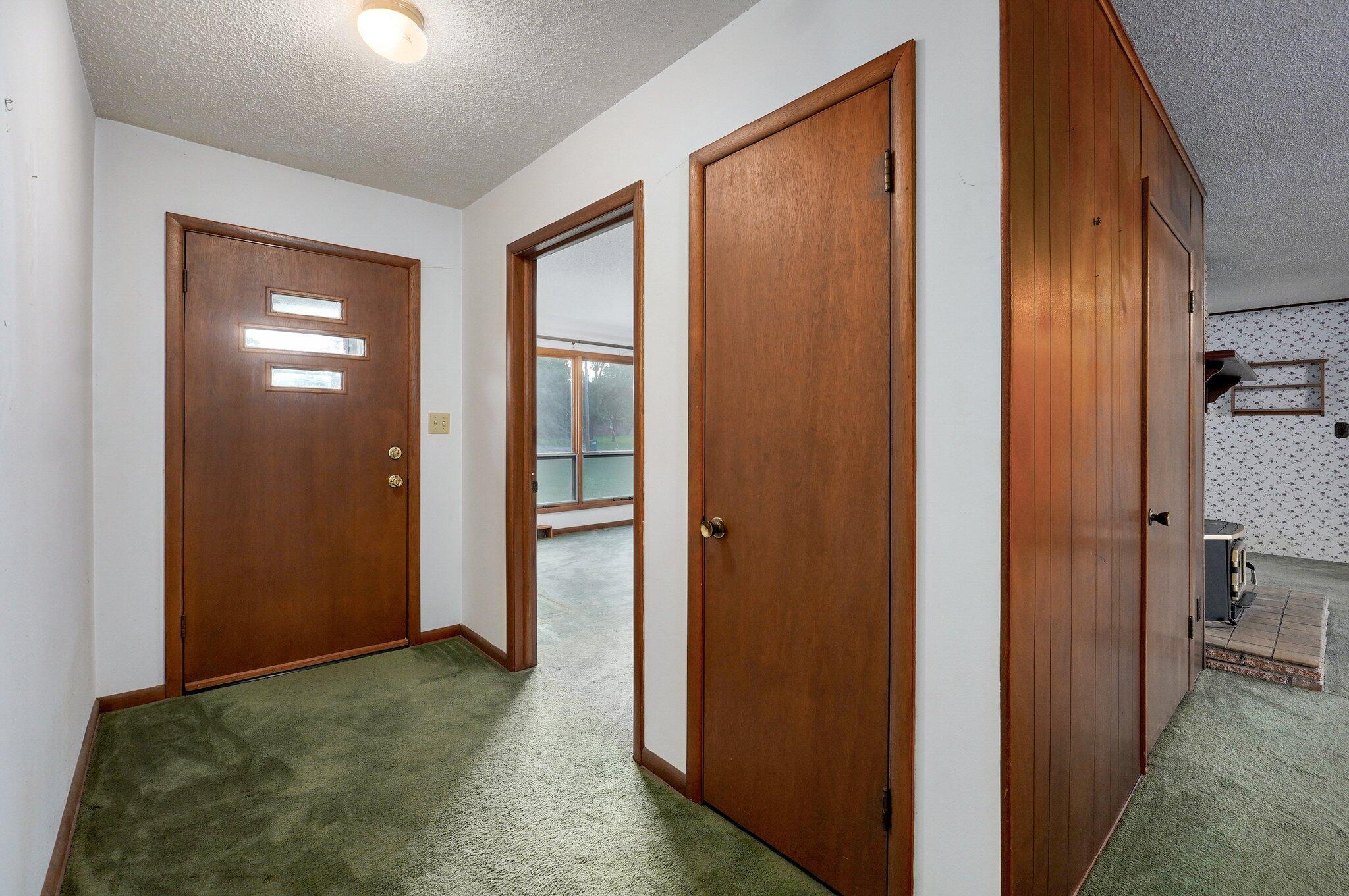 510 East College Street Property Photo 6
