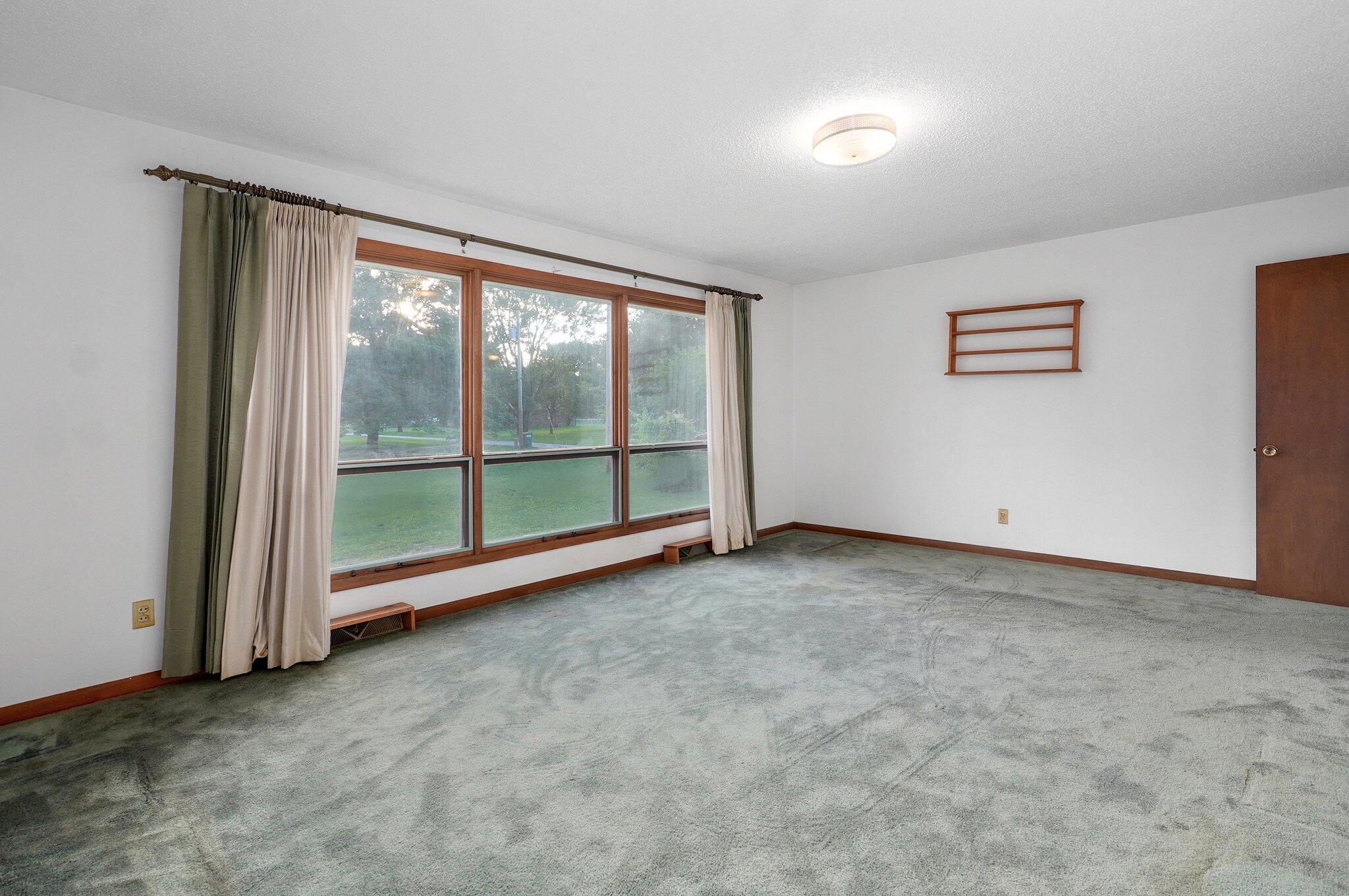 510 East College Street Property Photo 7