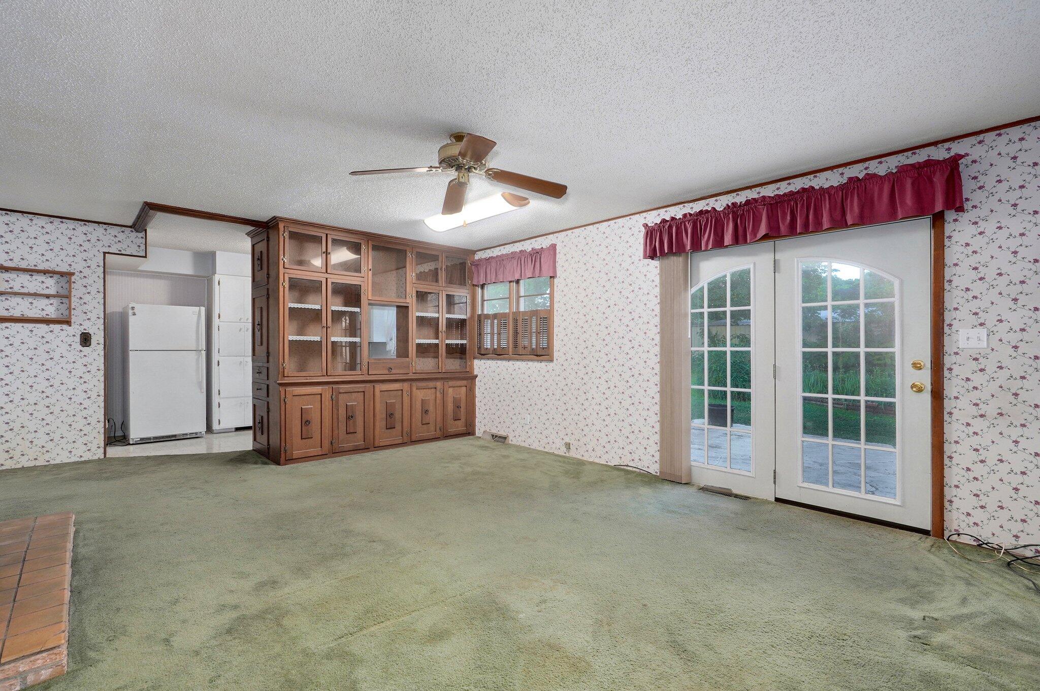 510 East College Street Property Photo 10