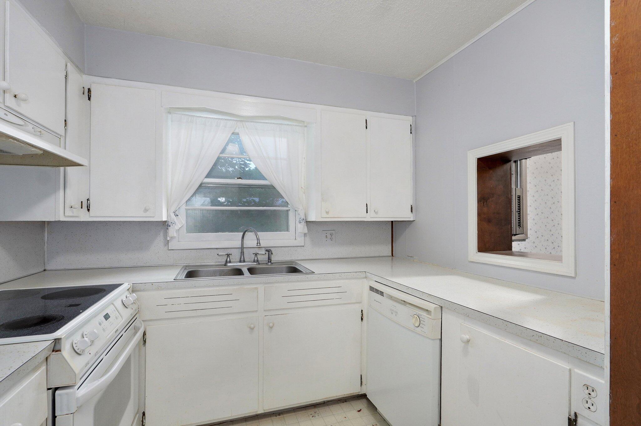 510 East College Street Property Photo 13
