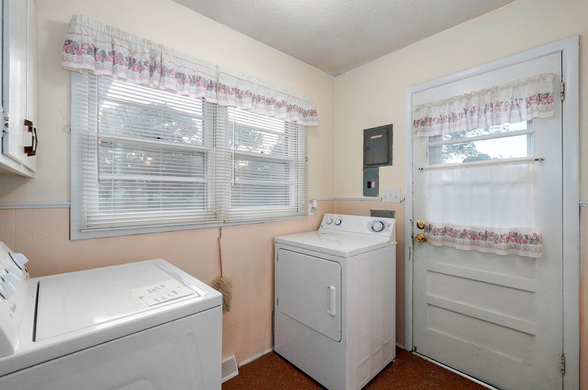 510 East College Street Property Photo 14