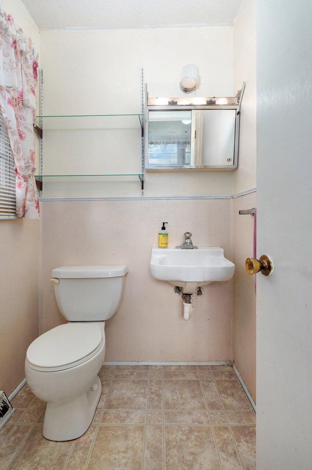 510 East College Street Property Photo 15