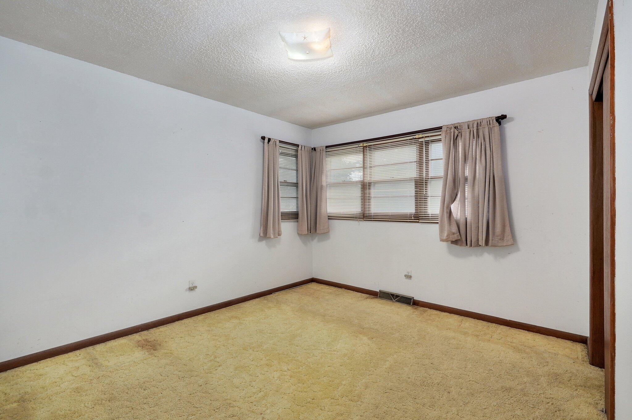 510 East College Street Property Photo 16