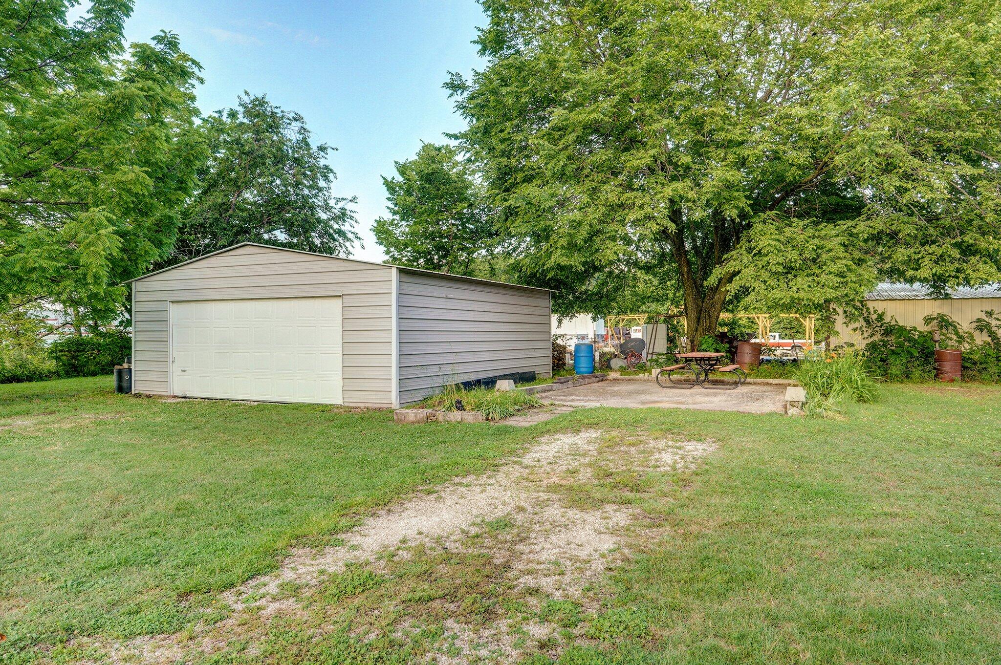 510 East College Street Property Photo 25