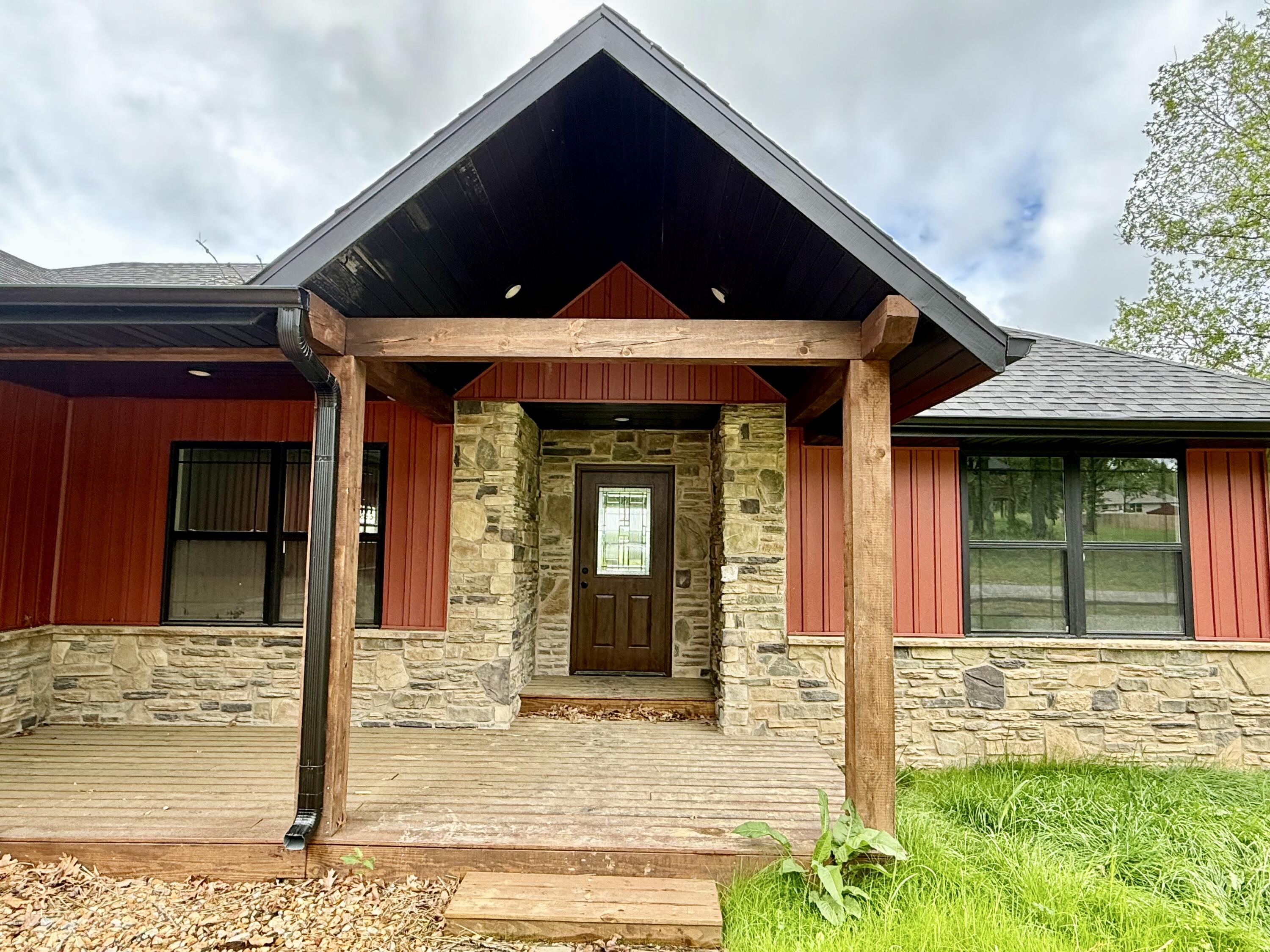 185 Sunshine Avenue Property Photo 1
