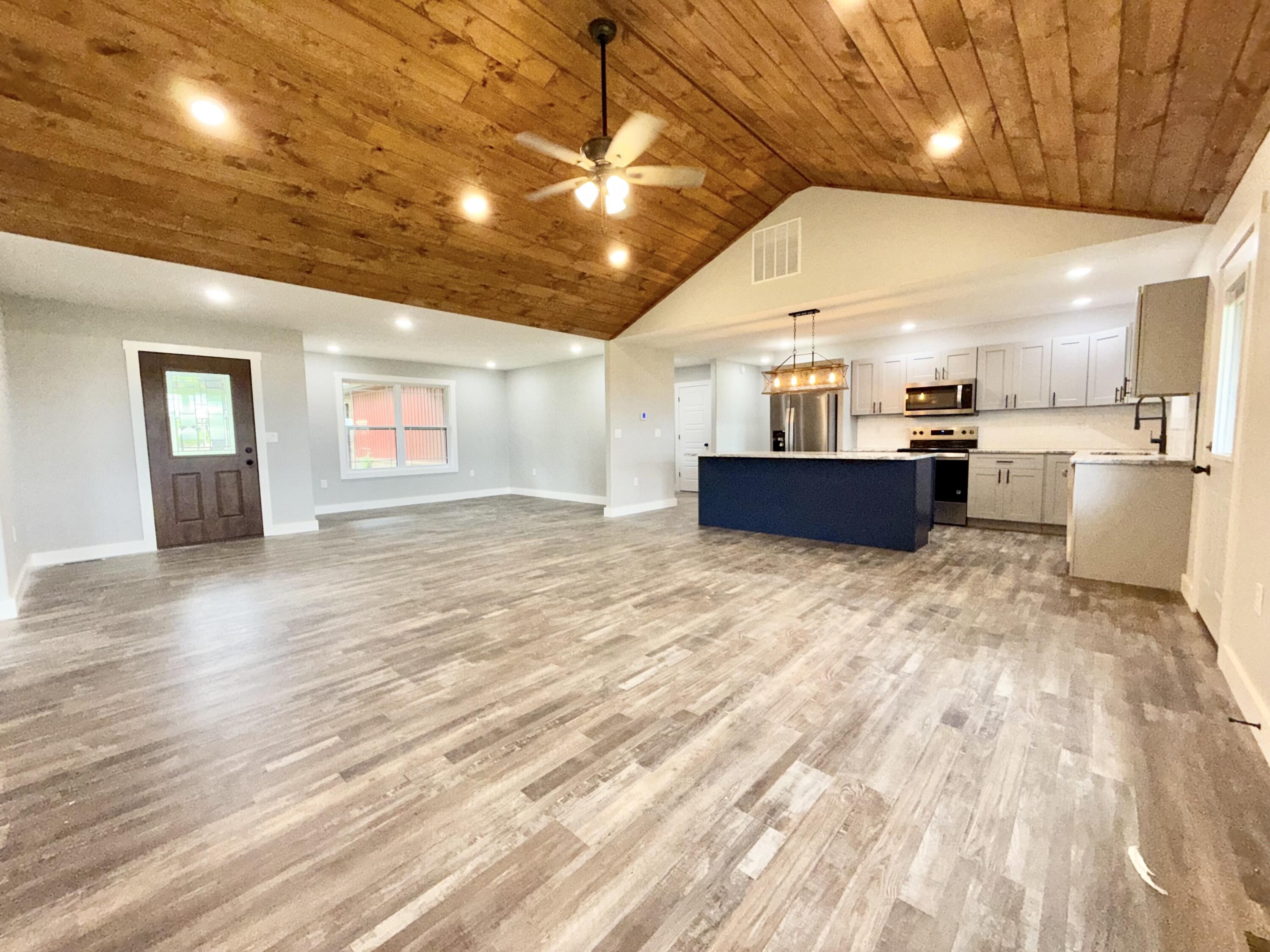 185 Sunshine Avenue Property Photo 4