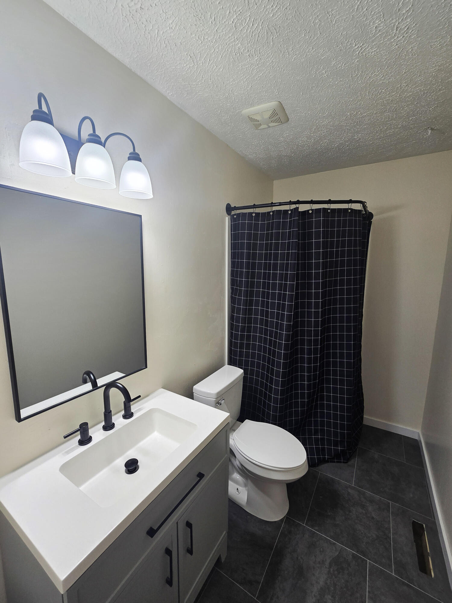 2460 South National Avenue Property Photo 6