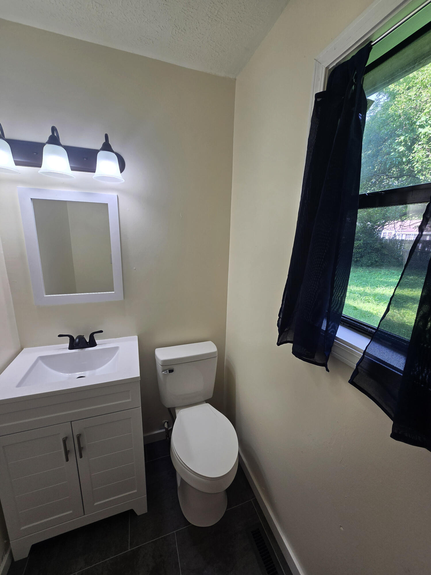 2460 South National Avenue Property Photo 9