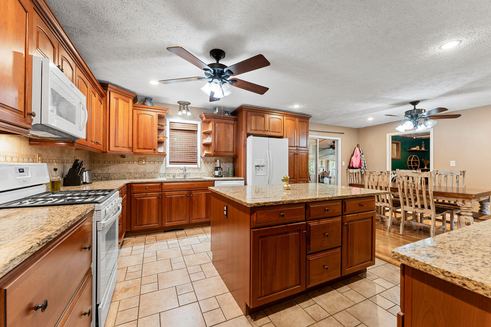 19326 Boat Dock Road West Property Photo 9