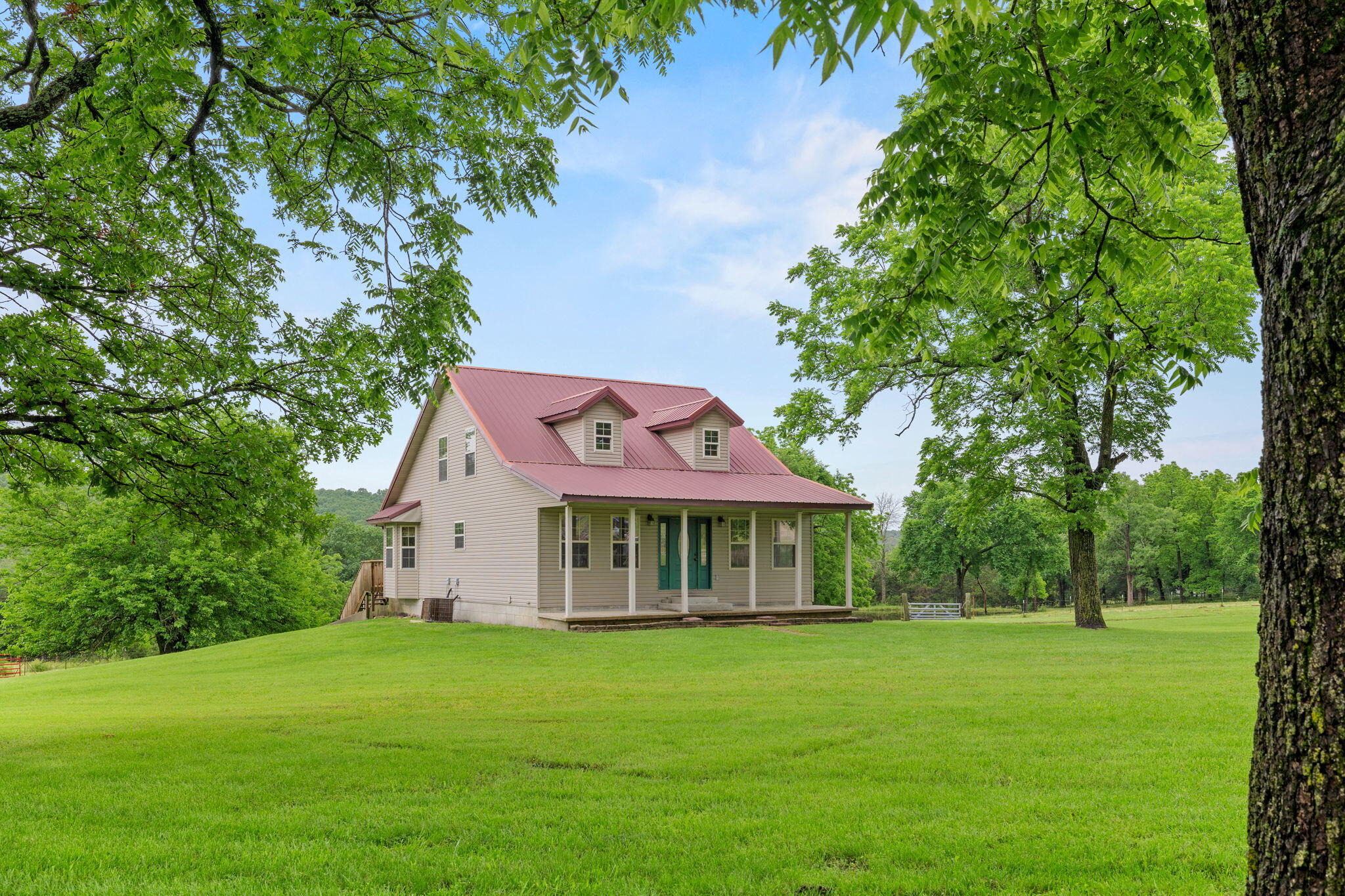 10594 N Farm Rd 137 Property Photo 1