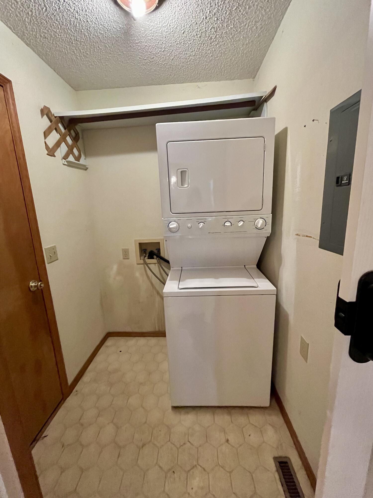 2155 East Redwood Street Property Photo 7