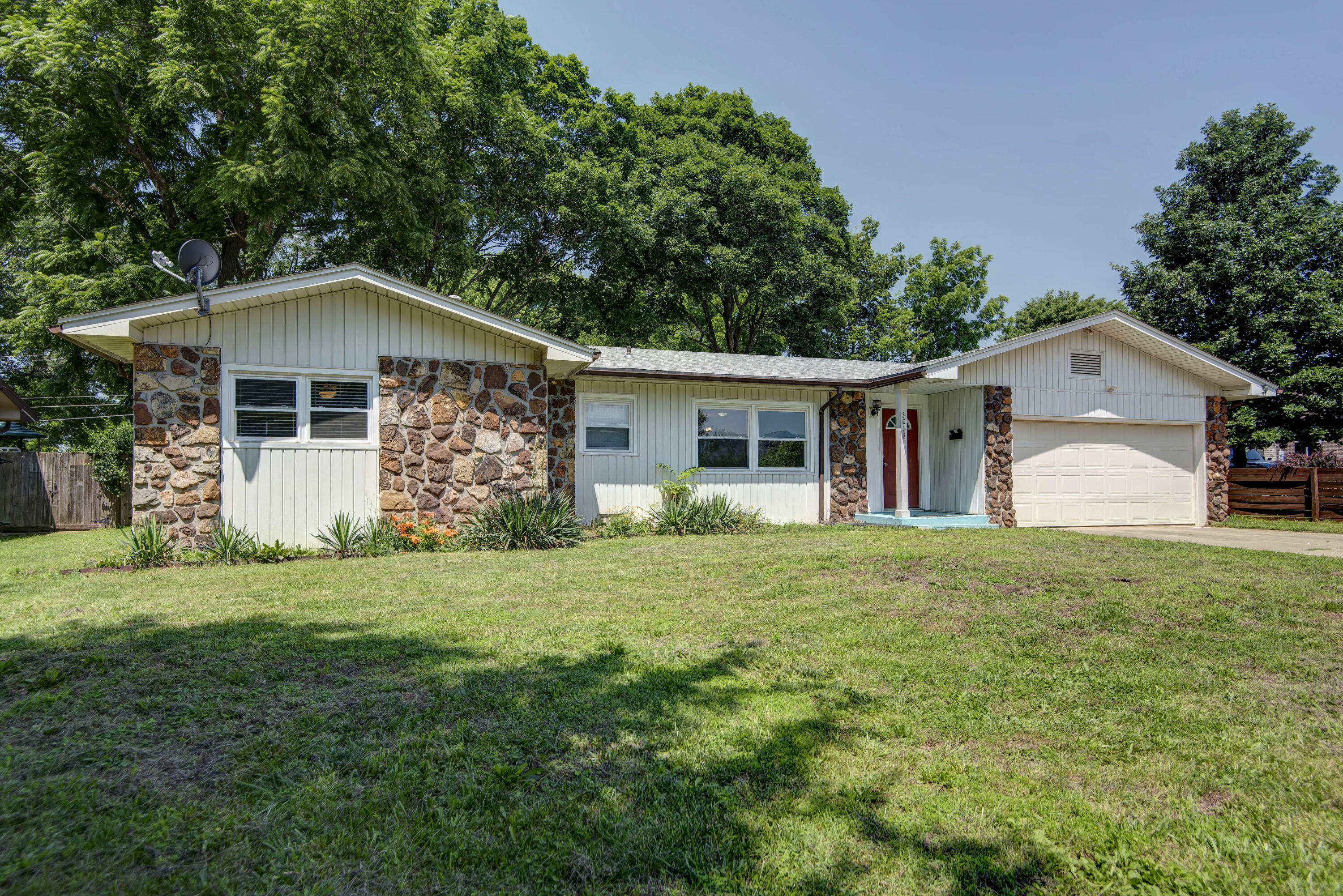 3019 South Dayton Avenue Property Photo 1