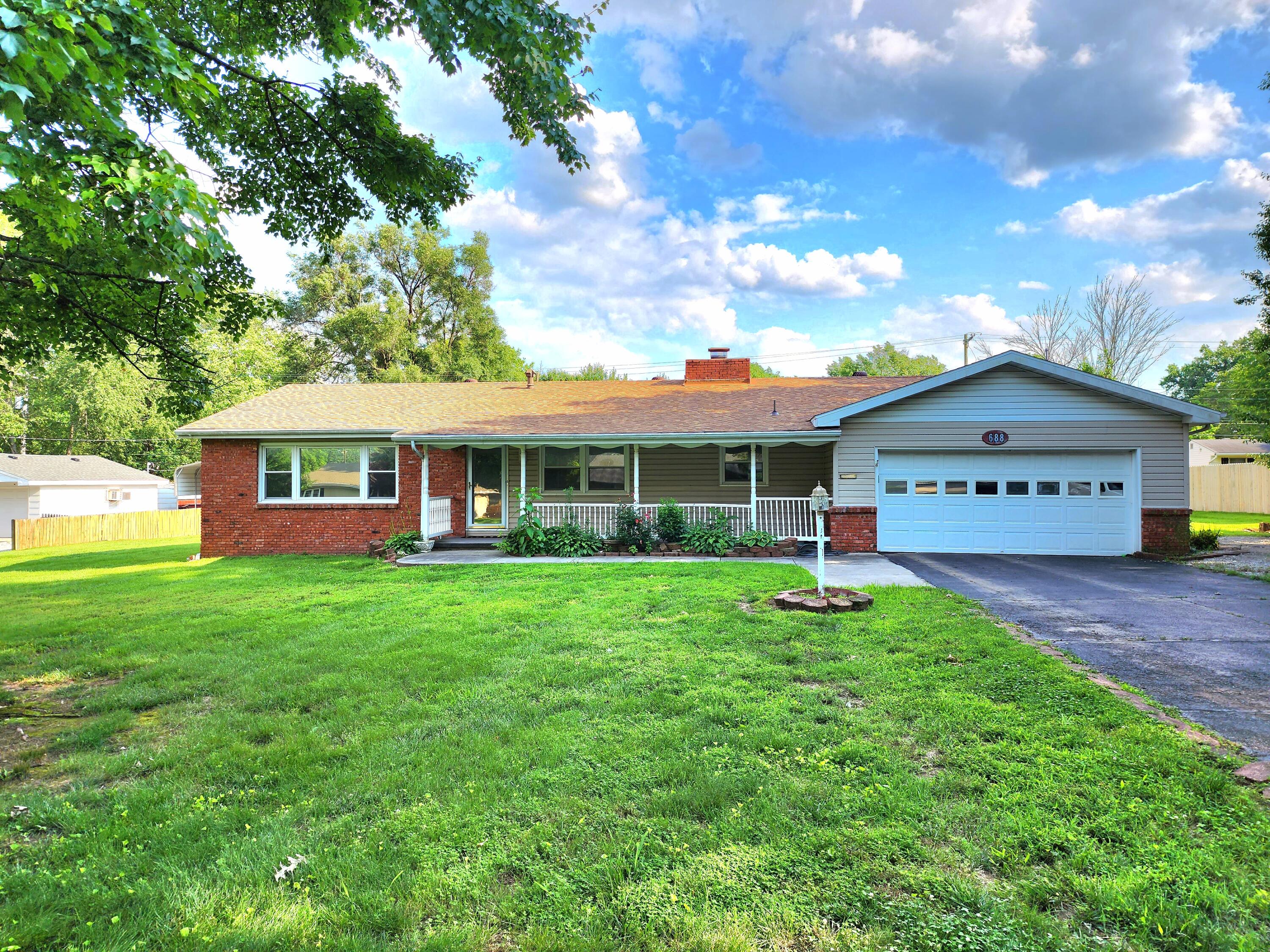 688 West Swan Street Property Photo 1
