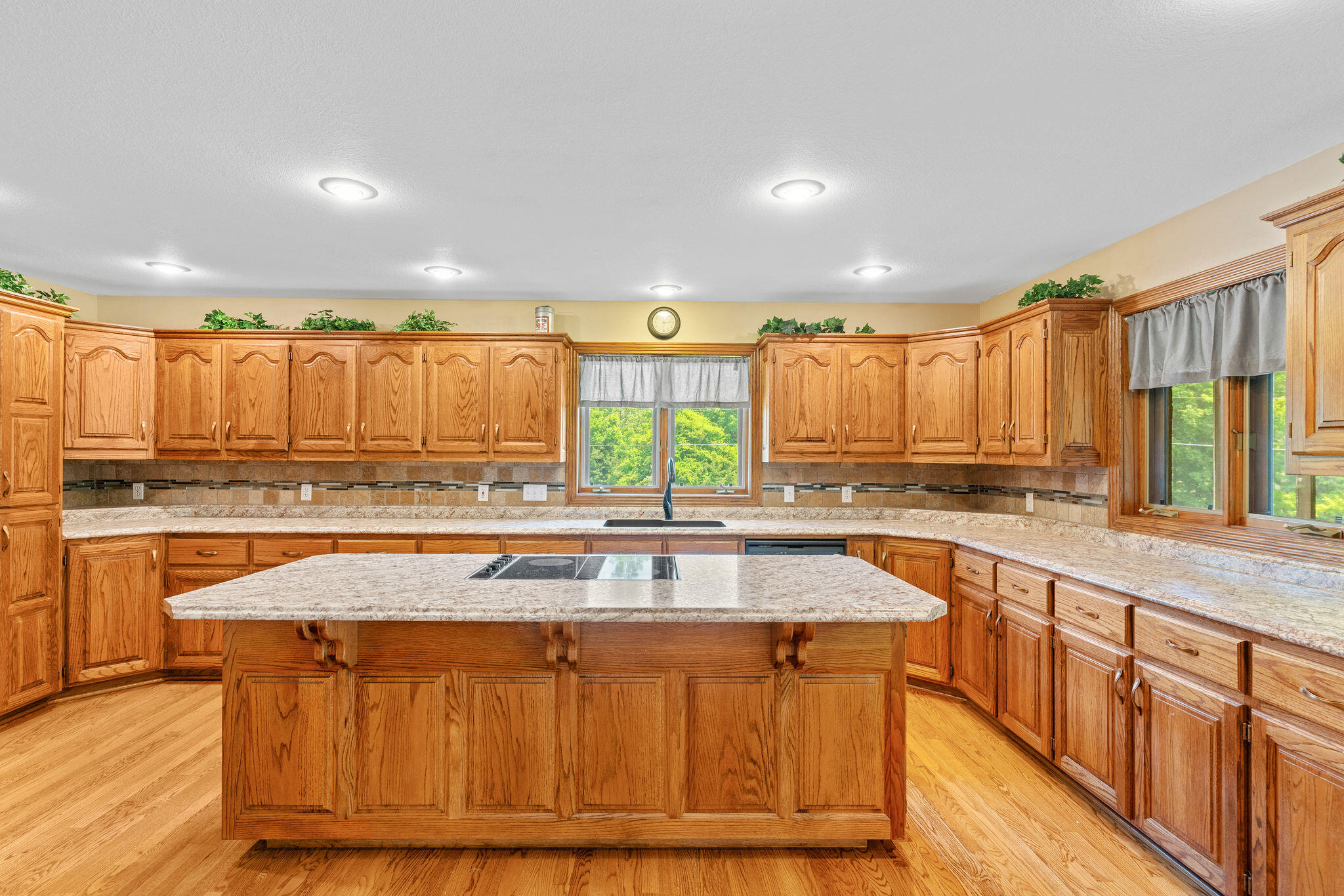5080 East Farm Road 168 Property Photo 11