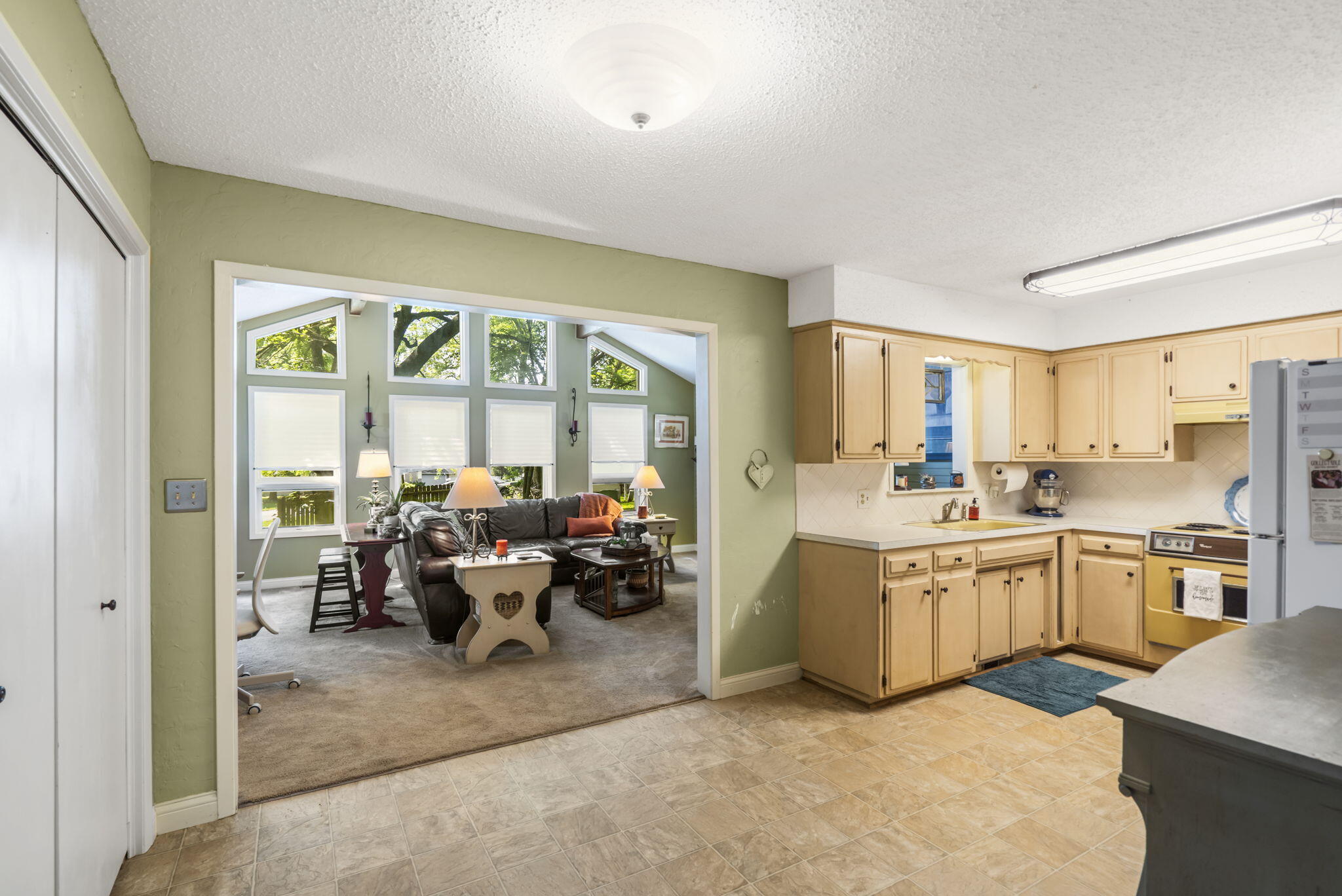 5527 South Honeysuckle Lane Property Photo 8
