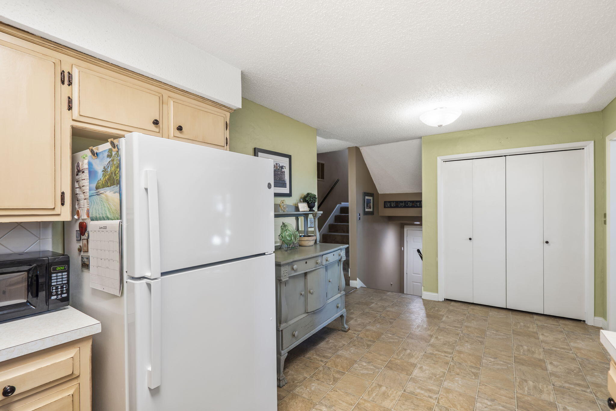 5527 South Honeysuckle Lane Property Photo 9