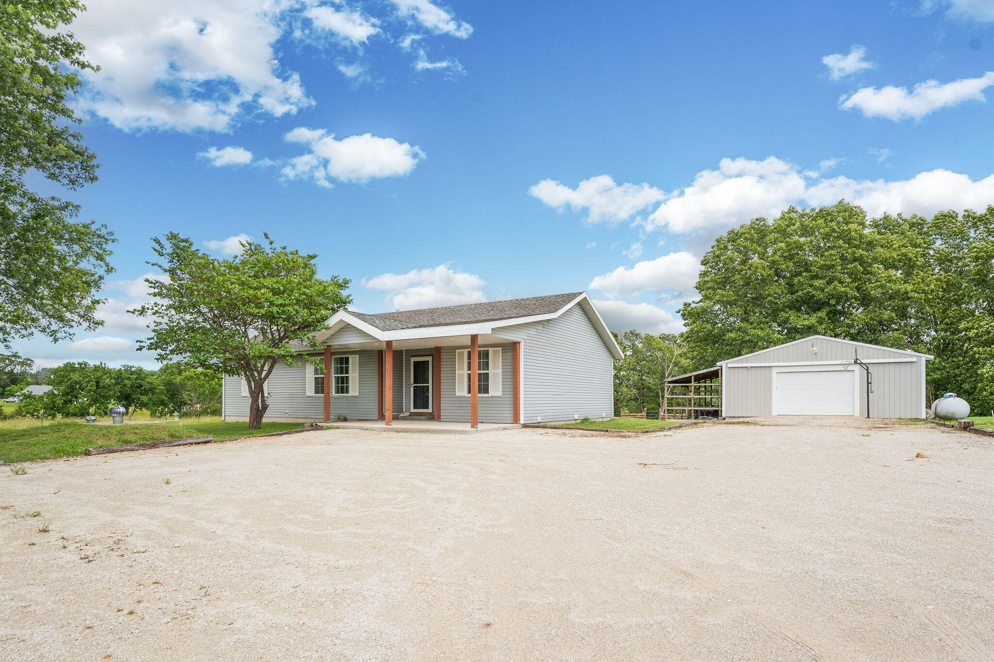 1460 Emerald Road Property Photo 3
