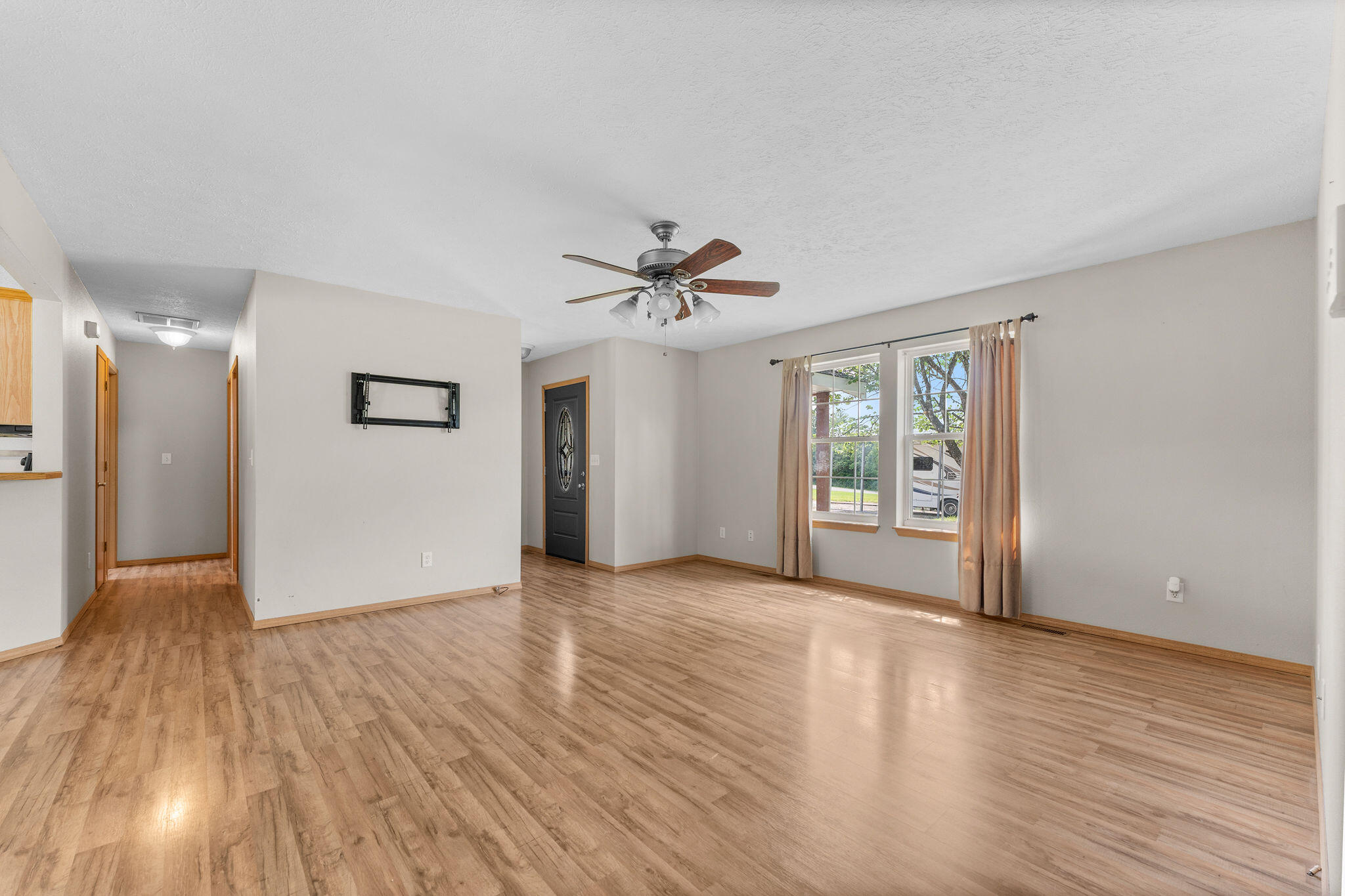 1460 Emerald Road Property Photo 8