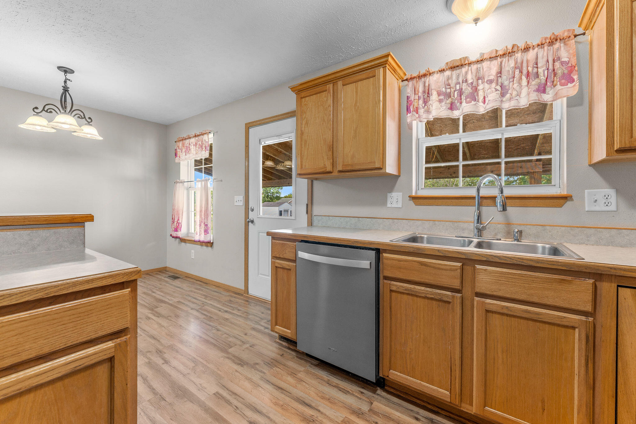 1460 Emerald Road Property Photo 13