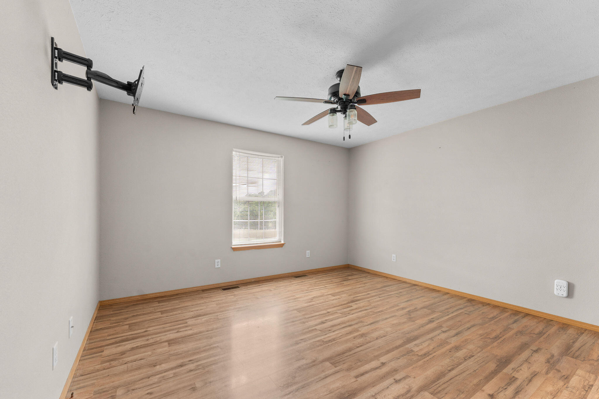 1460 Emerald Road Property Photo 16