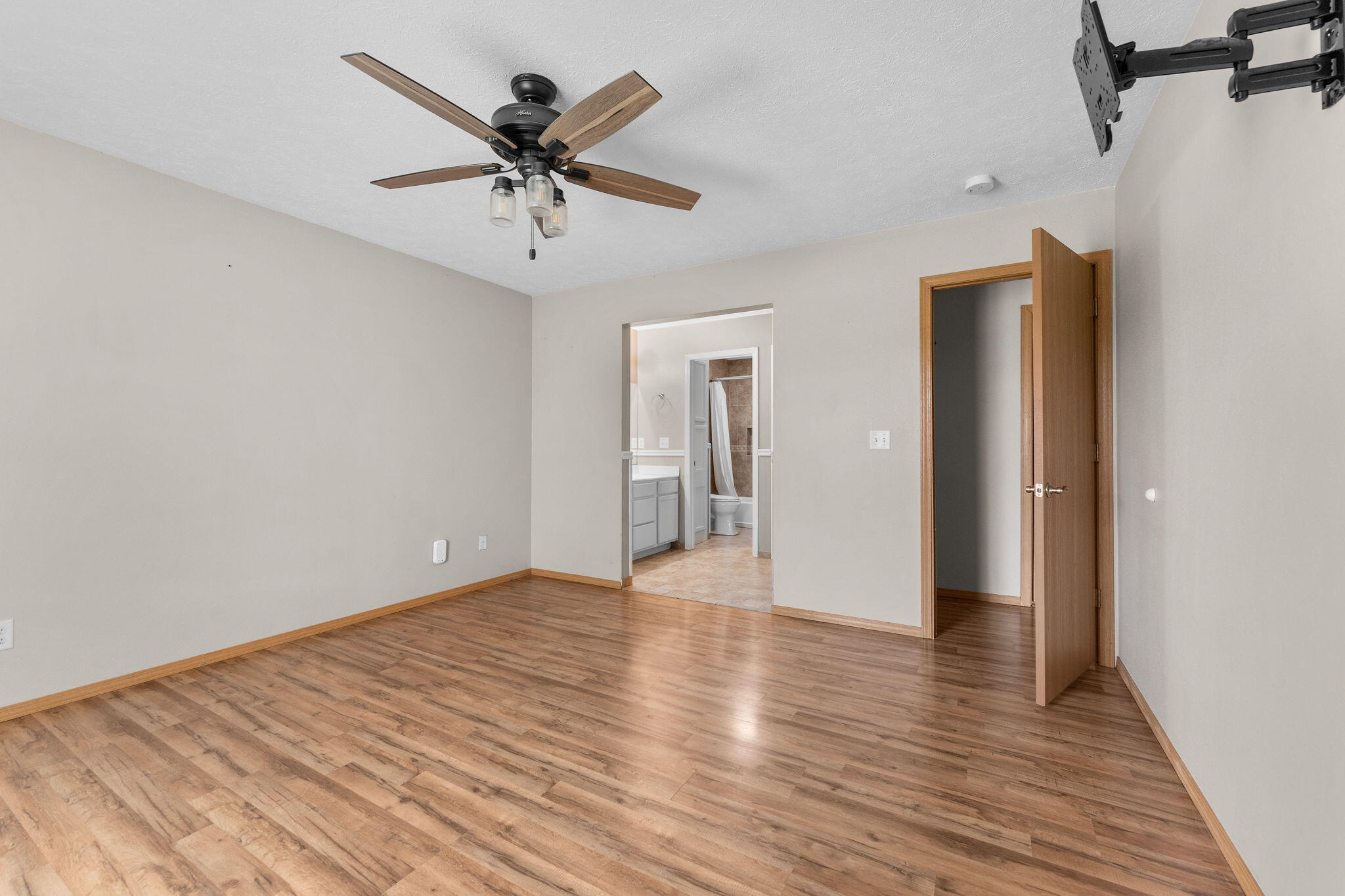 1460 Emerald Road Property Photo 17
