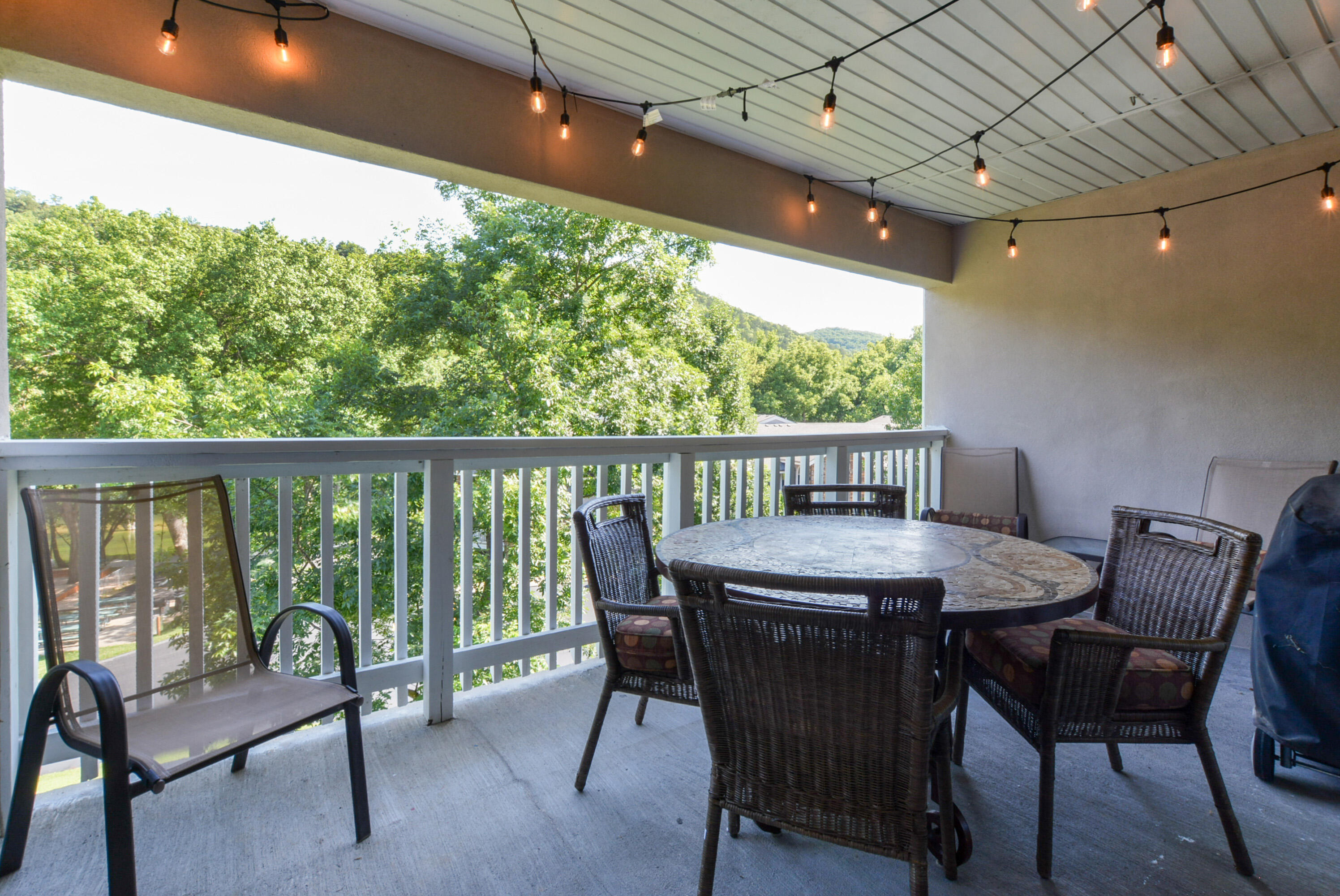 318 Wimbledon Drive Property Photo 5