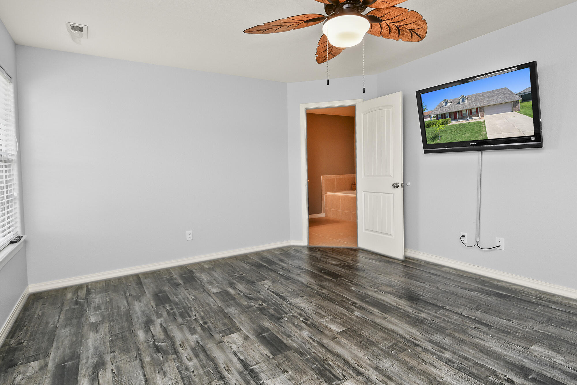 455 Holts Lake Drive Property Photo 24