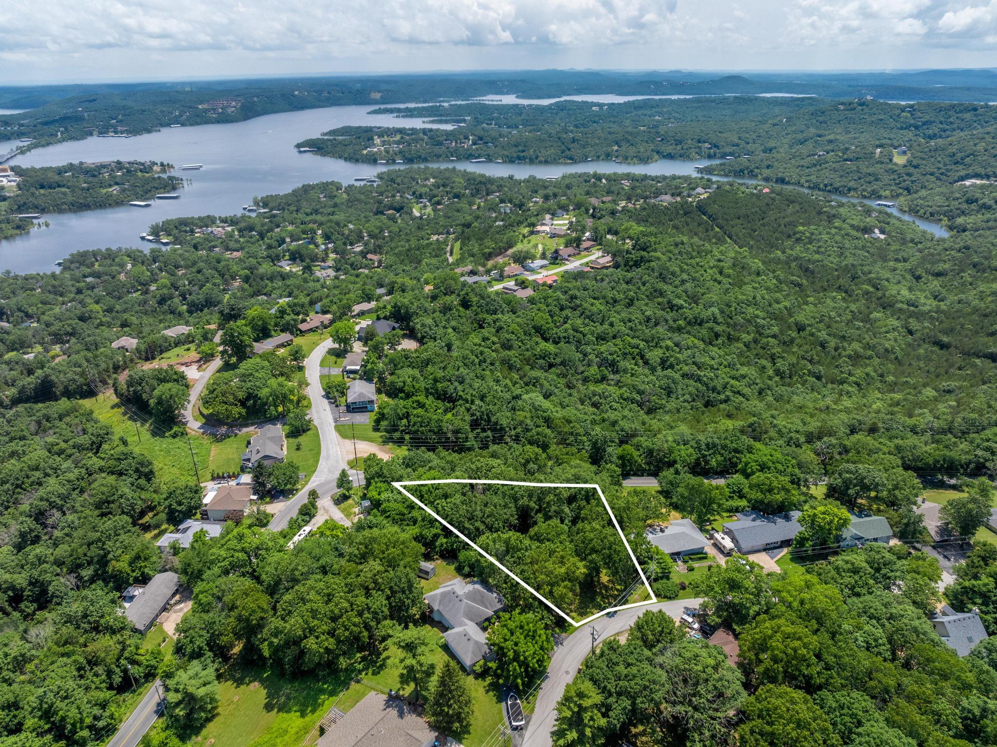 000 Hillcrest Drive Property Photo 3