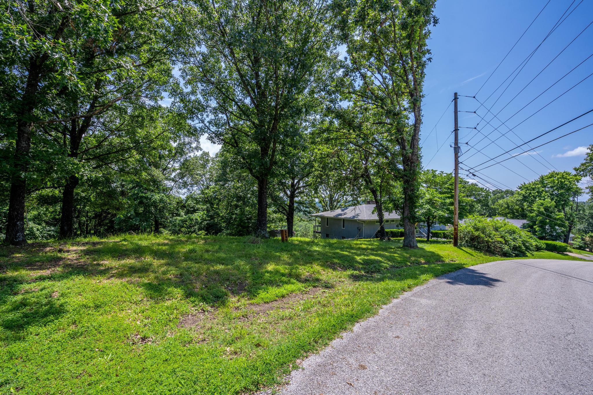 000 Hillcrest Drive Property Photo 12