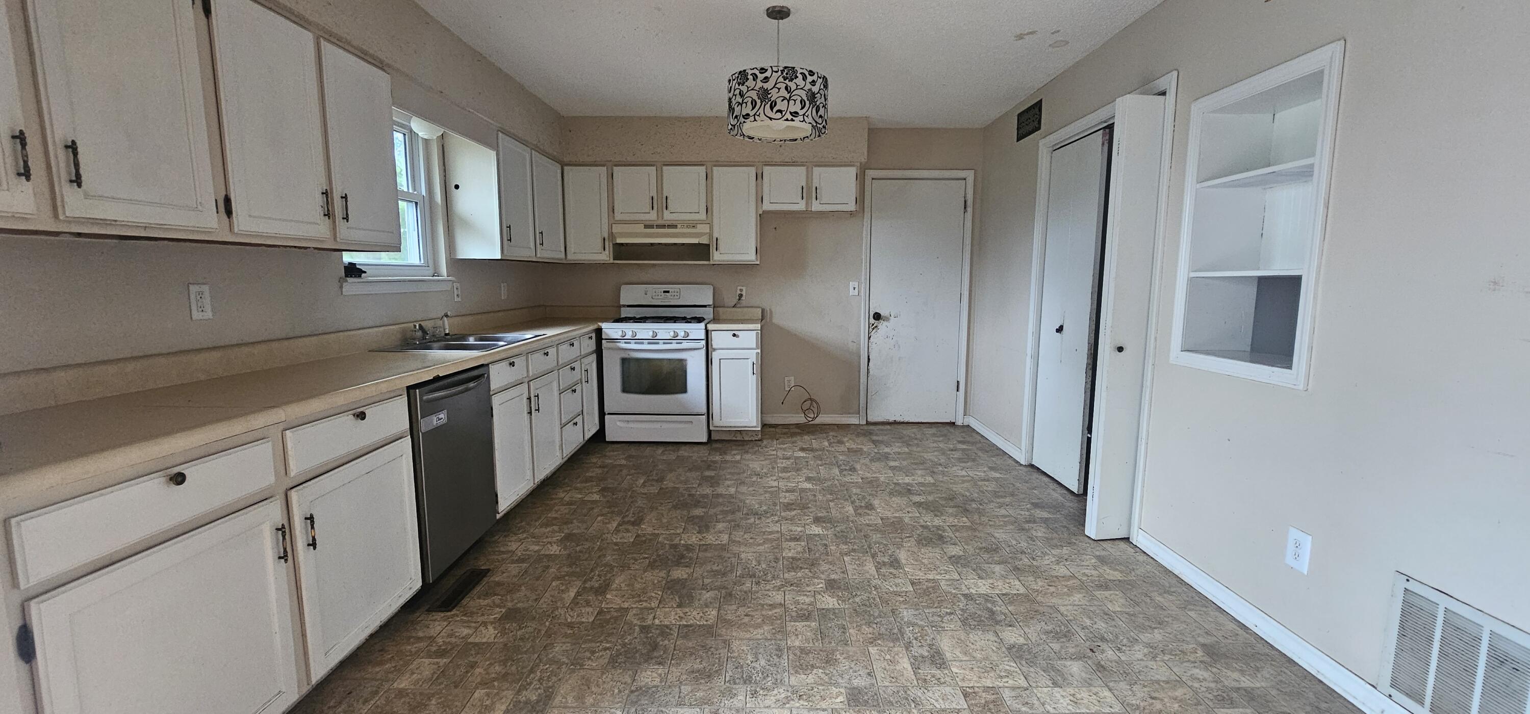 2211 Joanne- Drive Property Photo 3