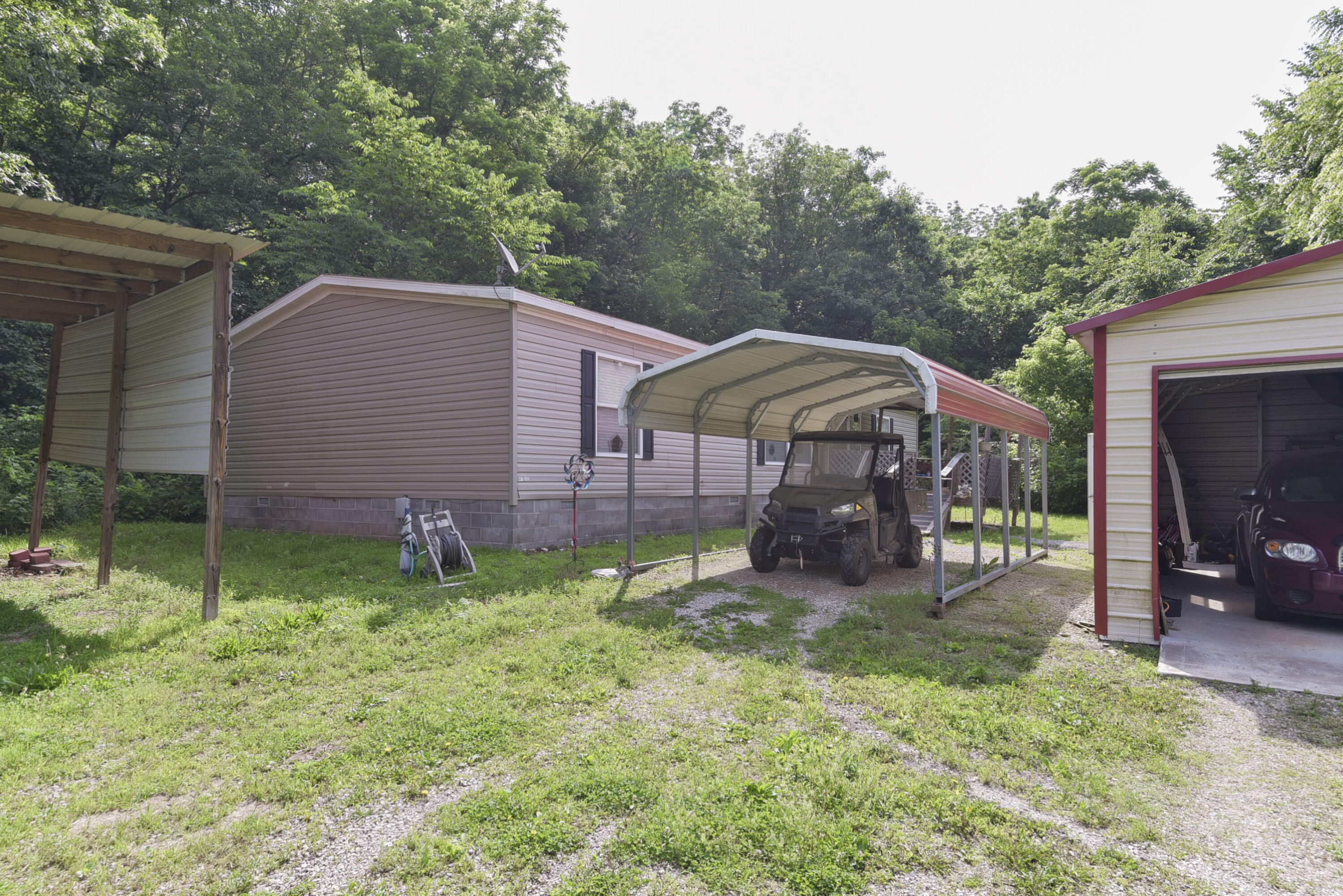19696 Farm Road 1043 Property Photo 2