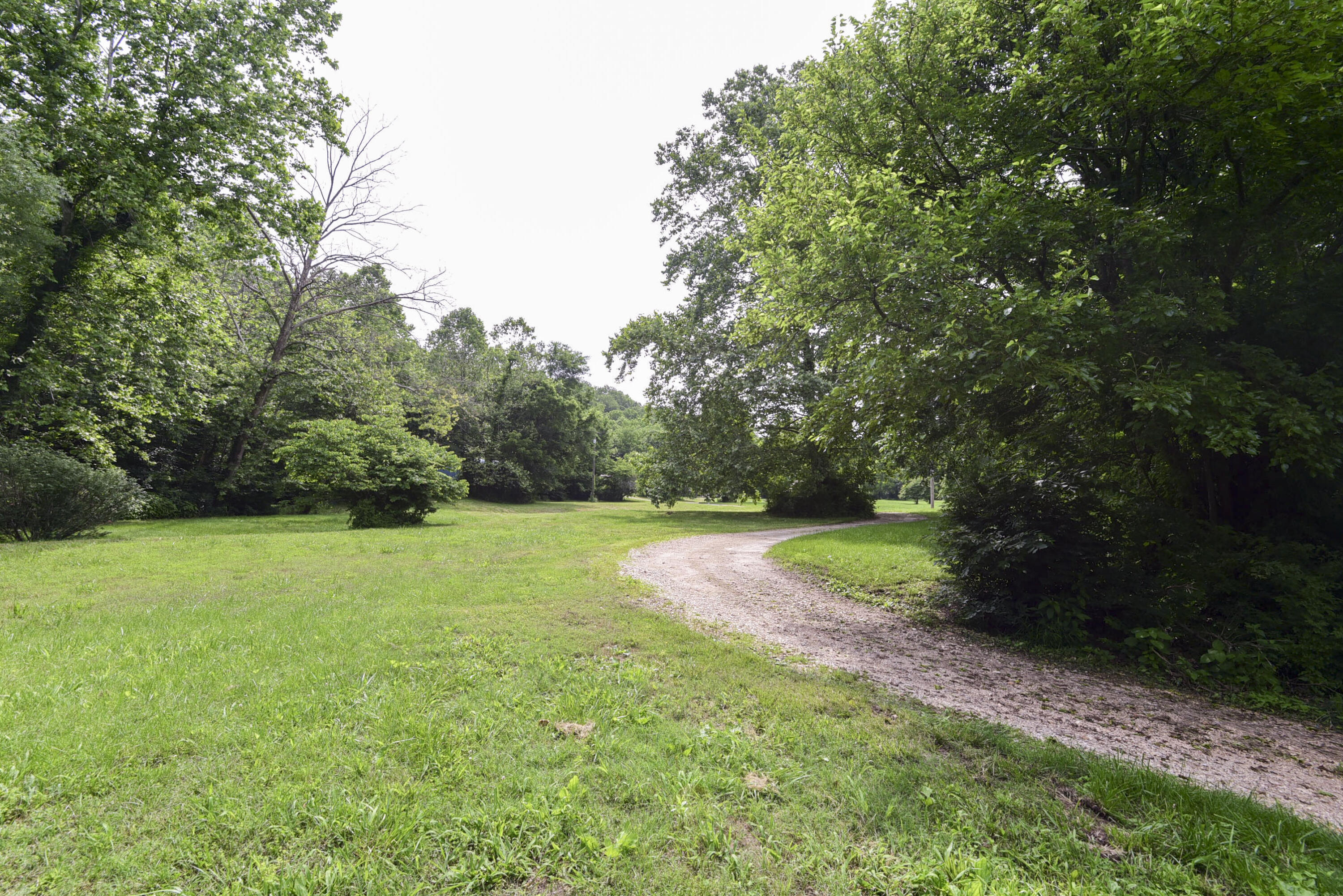 19696 Farm Road 1043 Property Photo 3