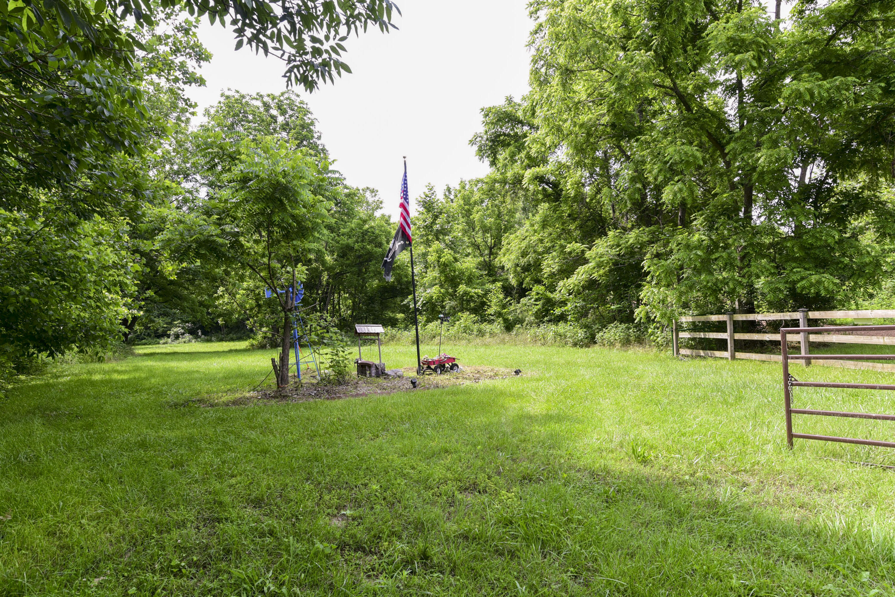 19696 Farm Road 1043 Property Photo 8