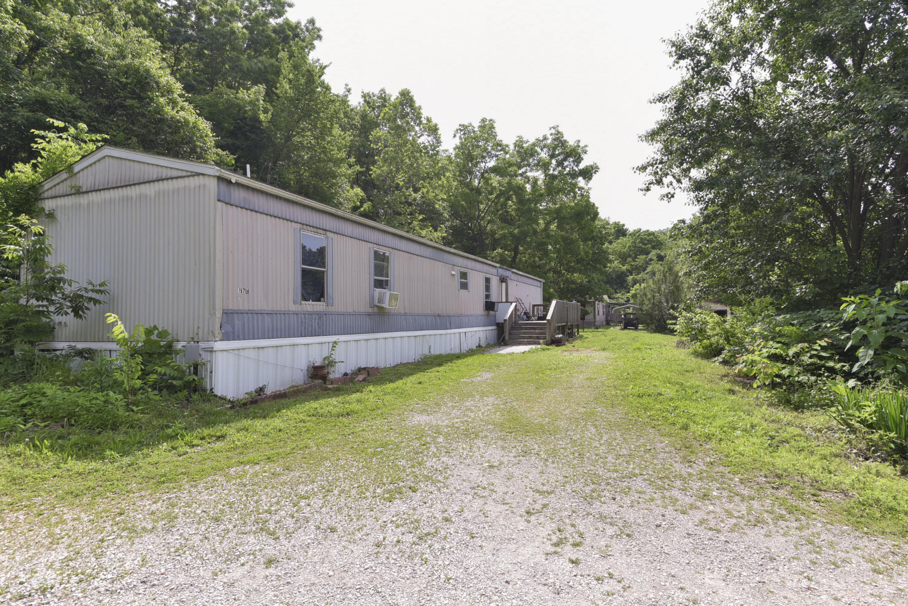19696 Farm Road 1043 Property Photo 36