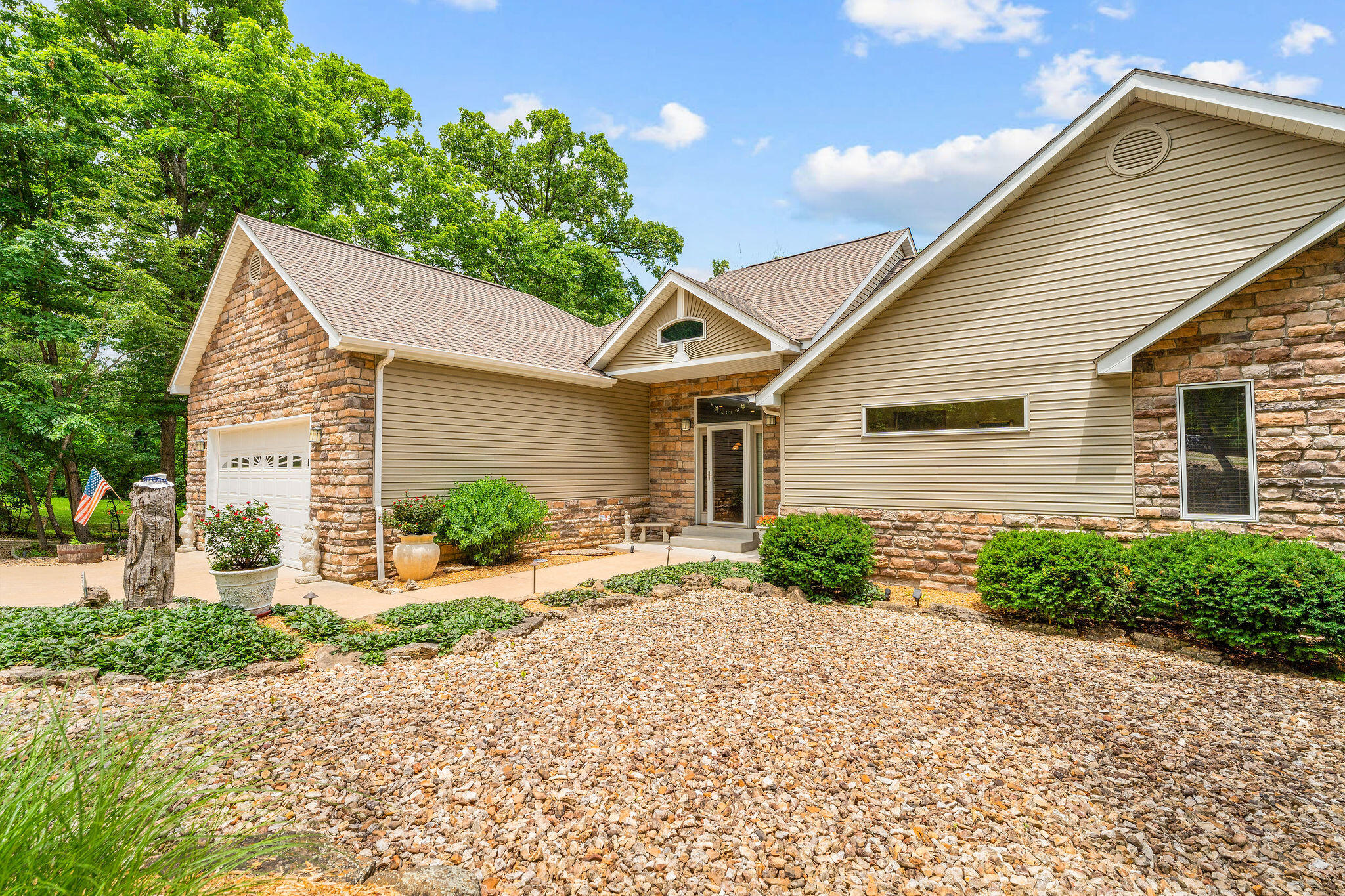 159 Oak Tree Point Lane Property Photo 3
