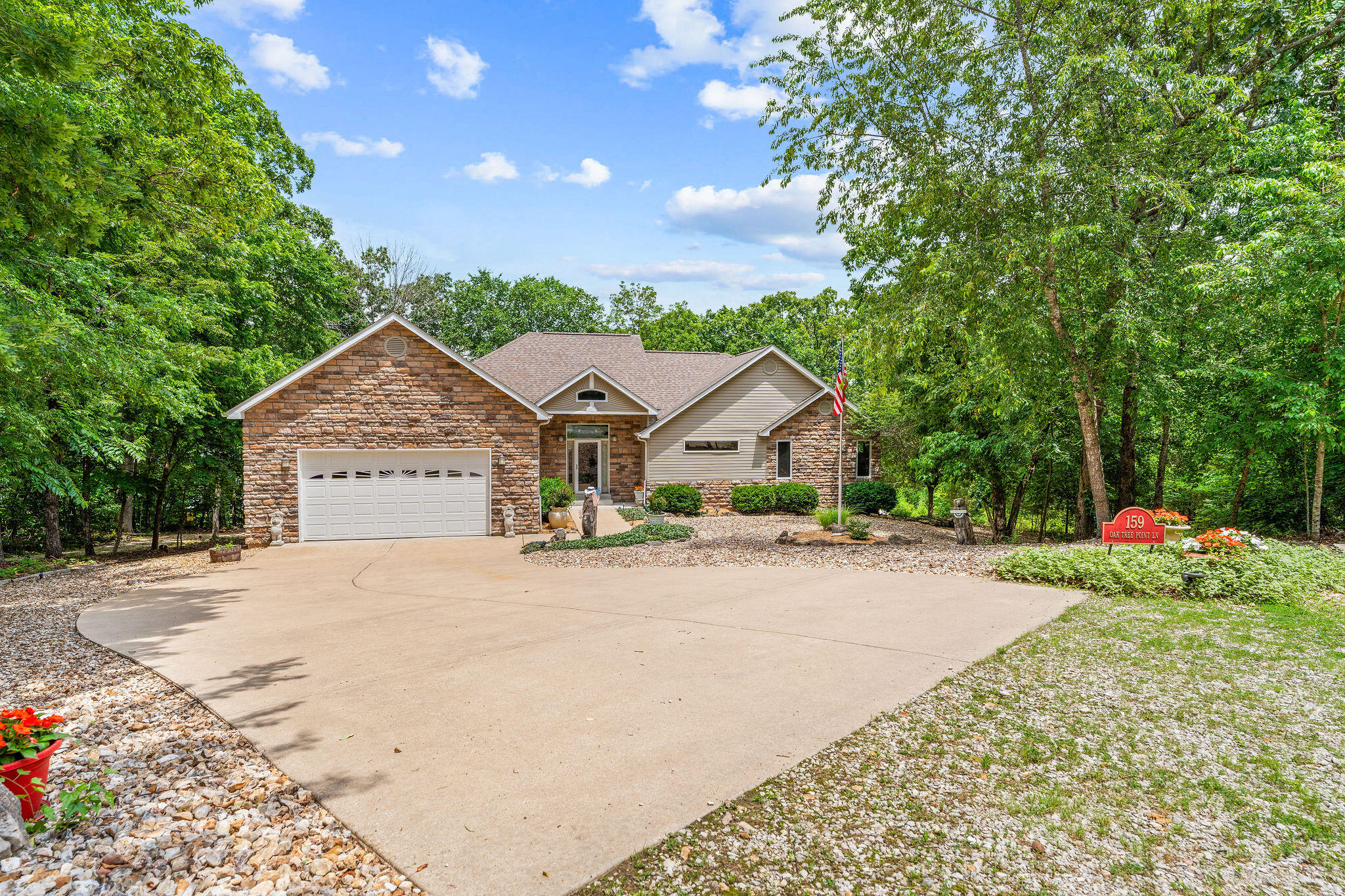 159 Oak Tree Point Lane Property Photo 5