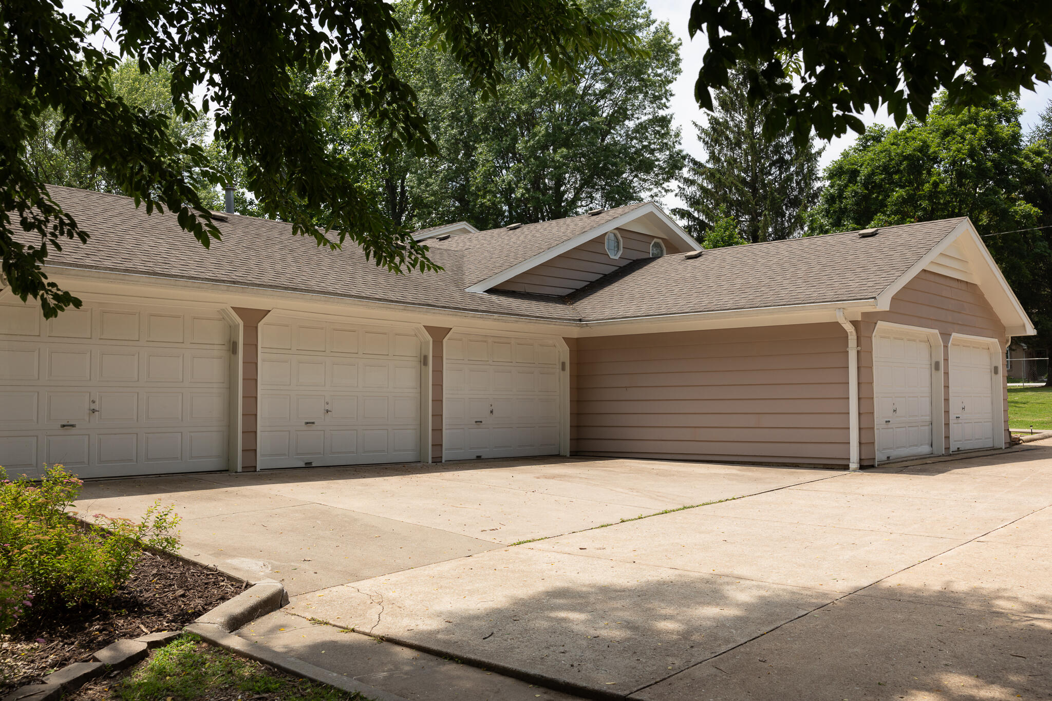 1710 South Ranch Drive Property Photo 3