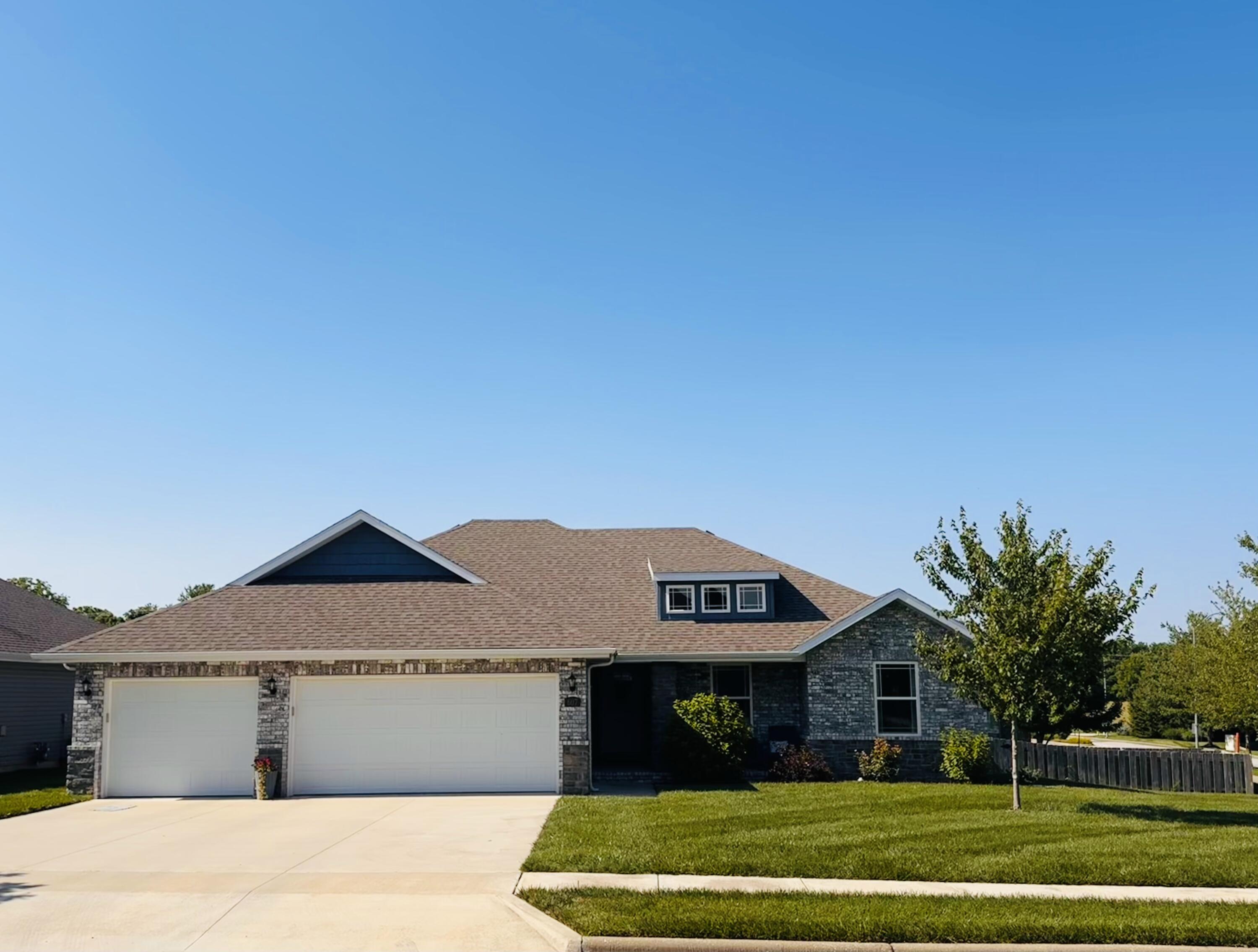 607 East Selby Drive Property Photo 1
