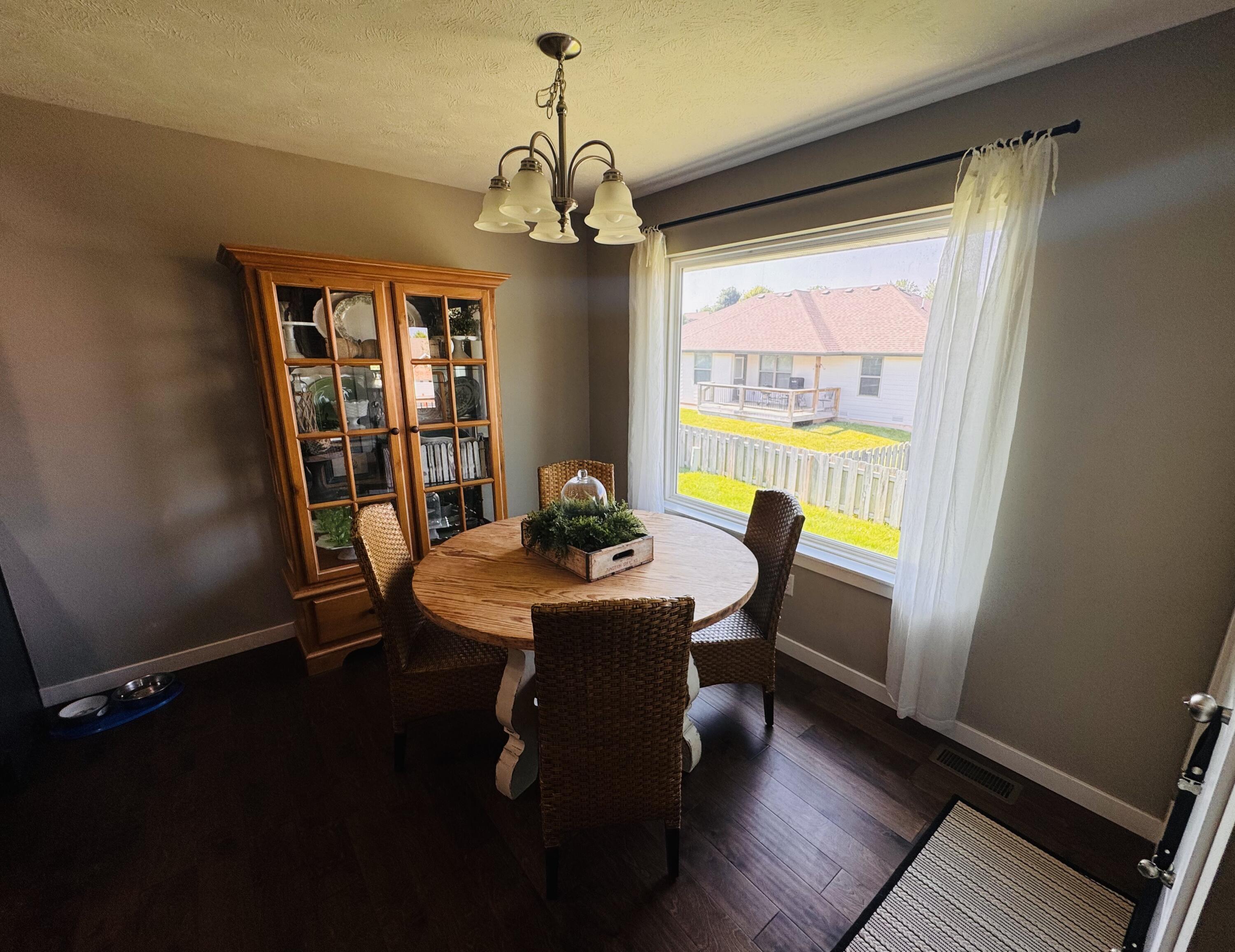 607 East Selby Drive Property Photo 9