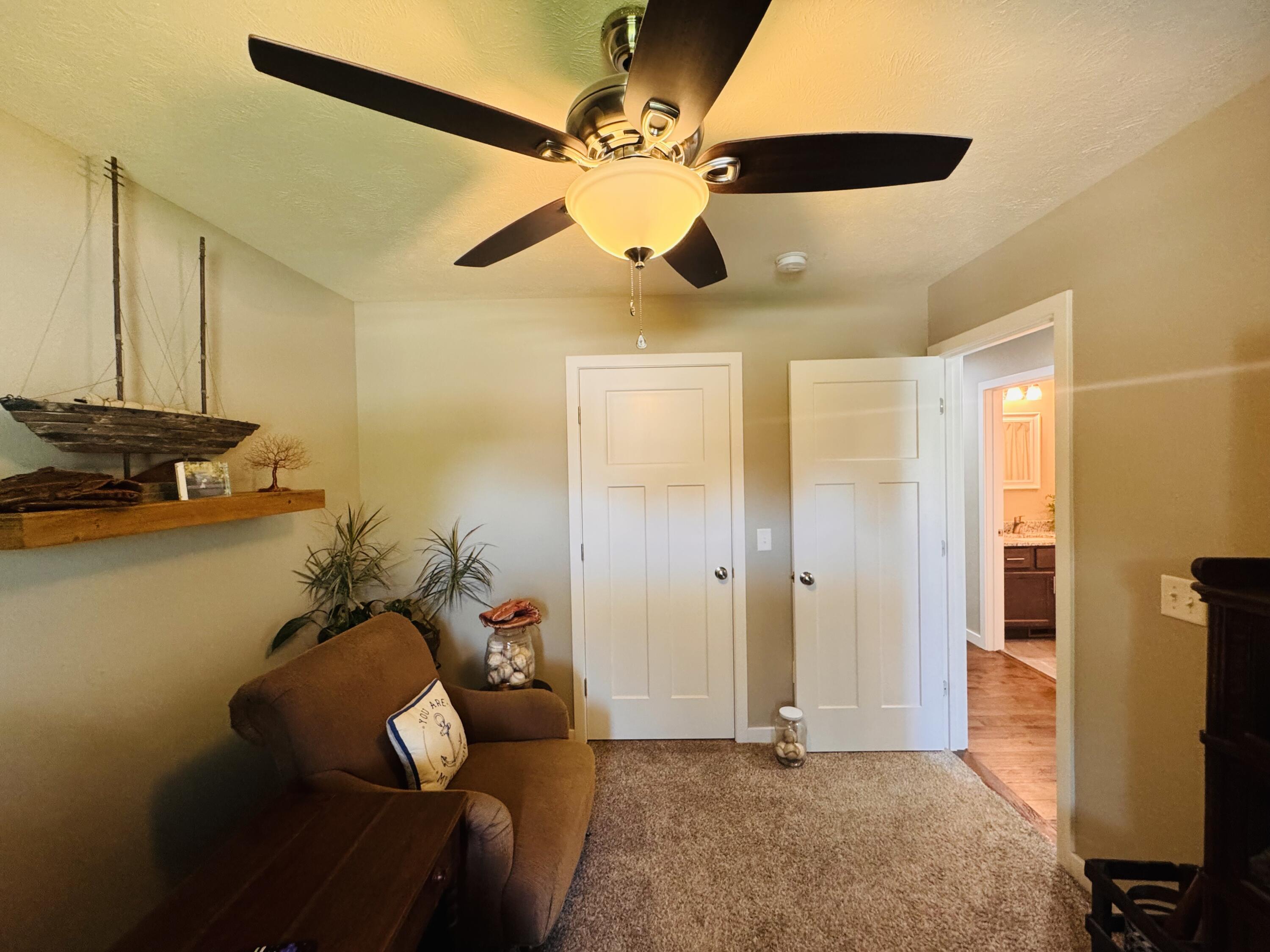 607 East Selby Drive Property Photo 23