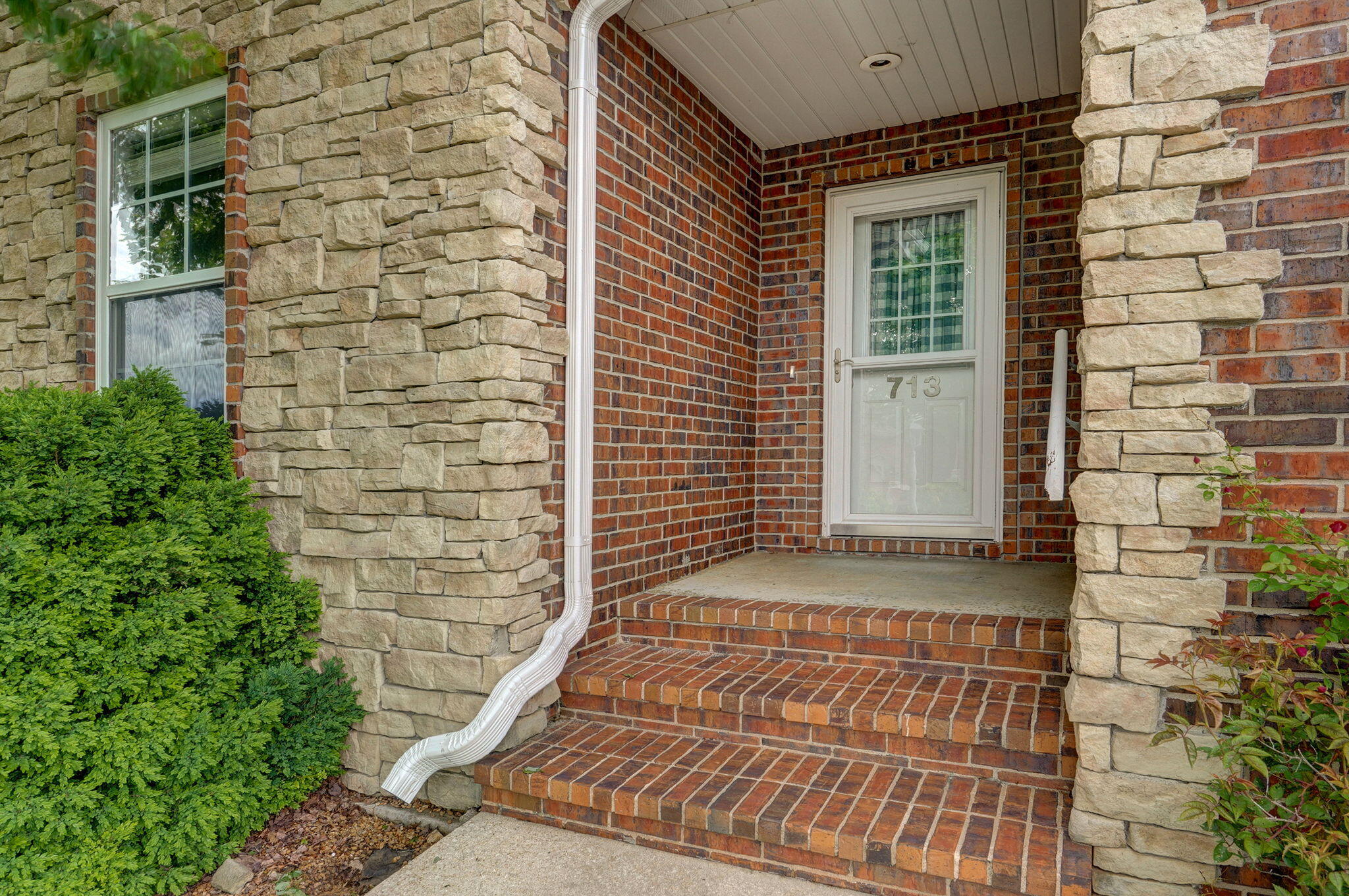 713 River Rock Court Property Photo 3