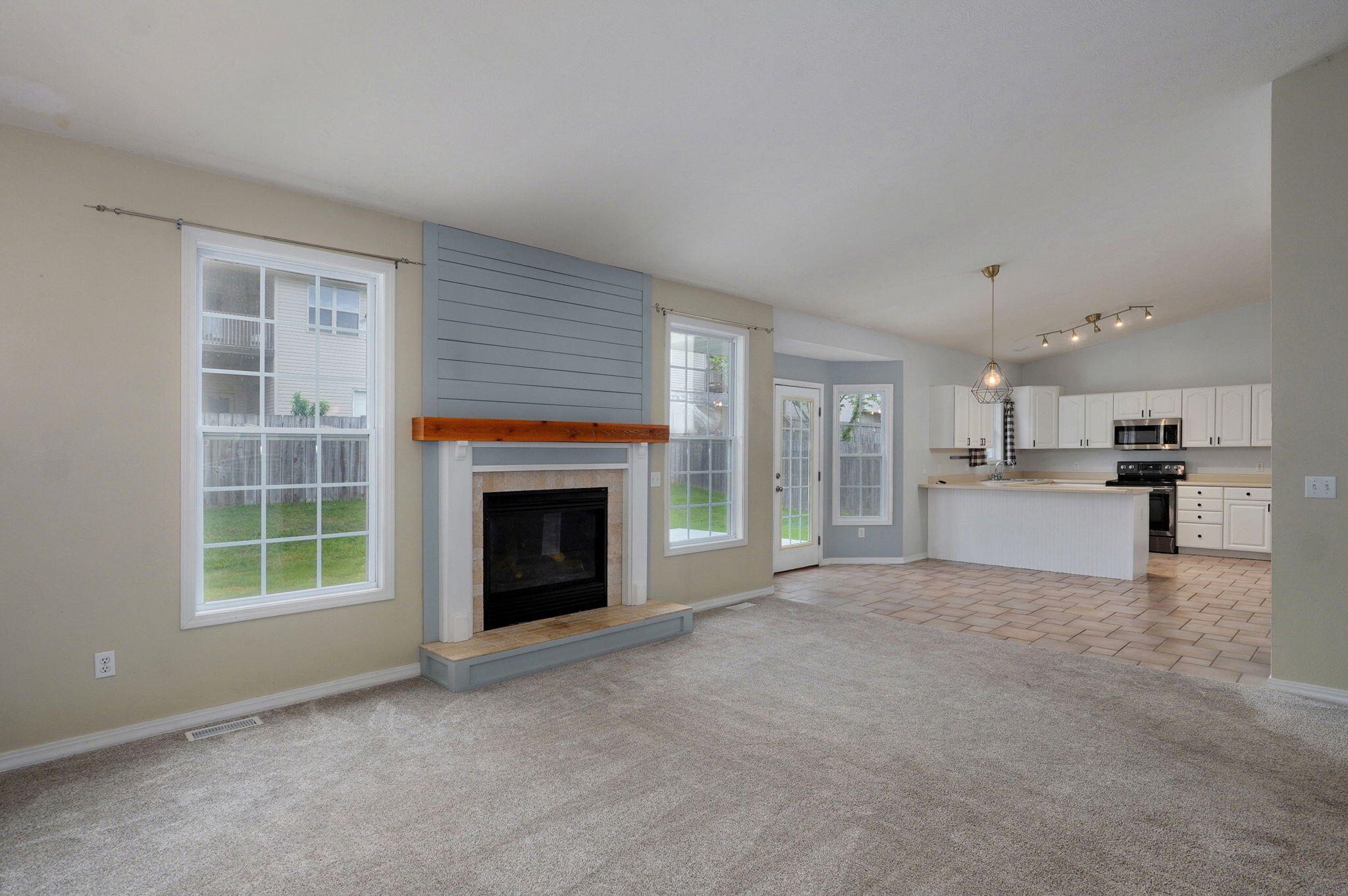 713 River Rock Court Property Photo 6